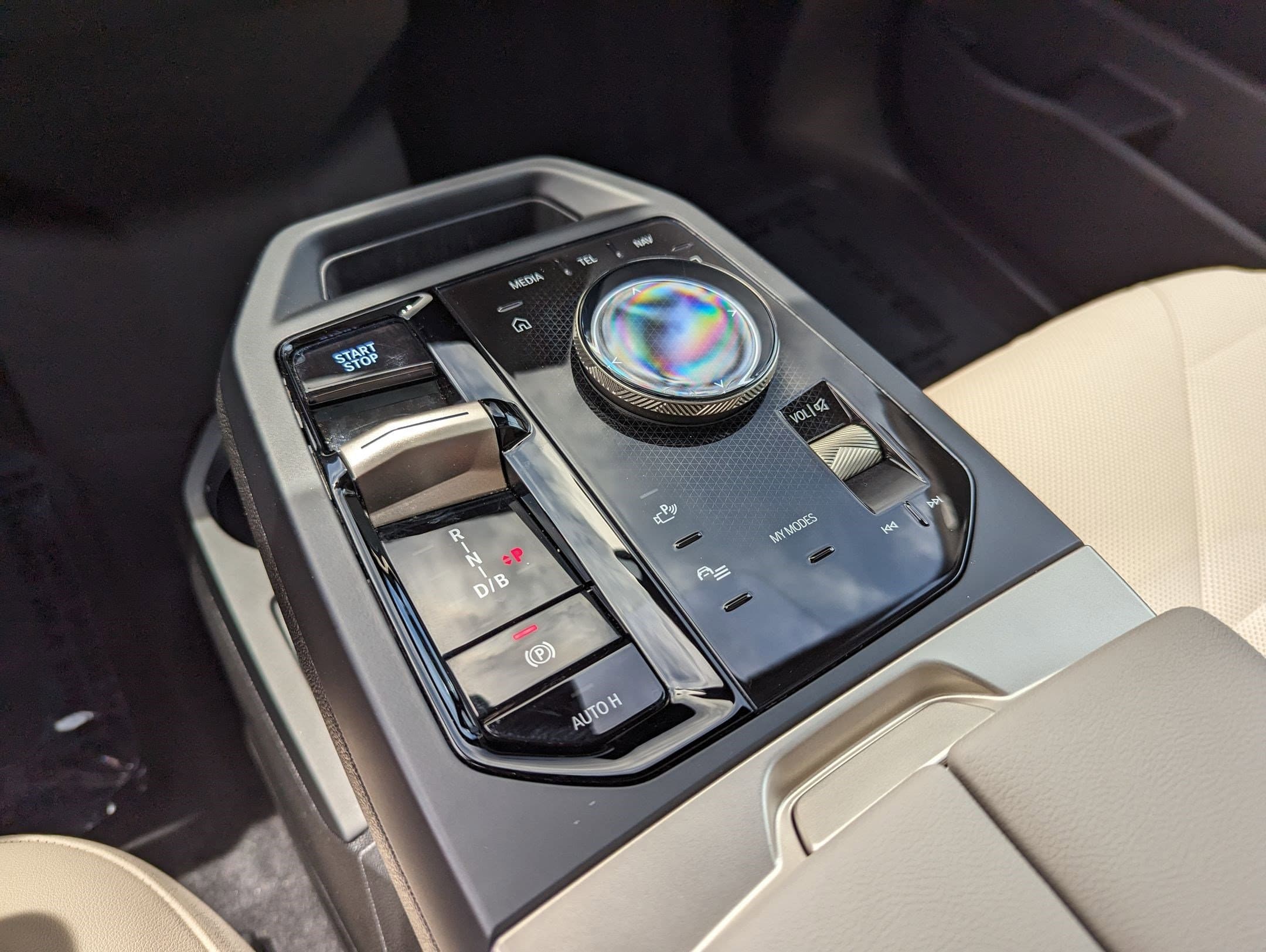 Vehicle photo 25