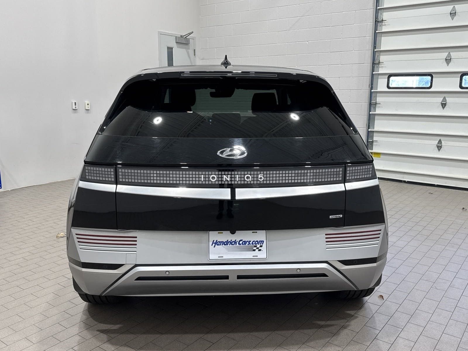 Vehicle photo 6