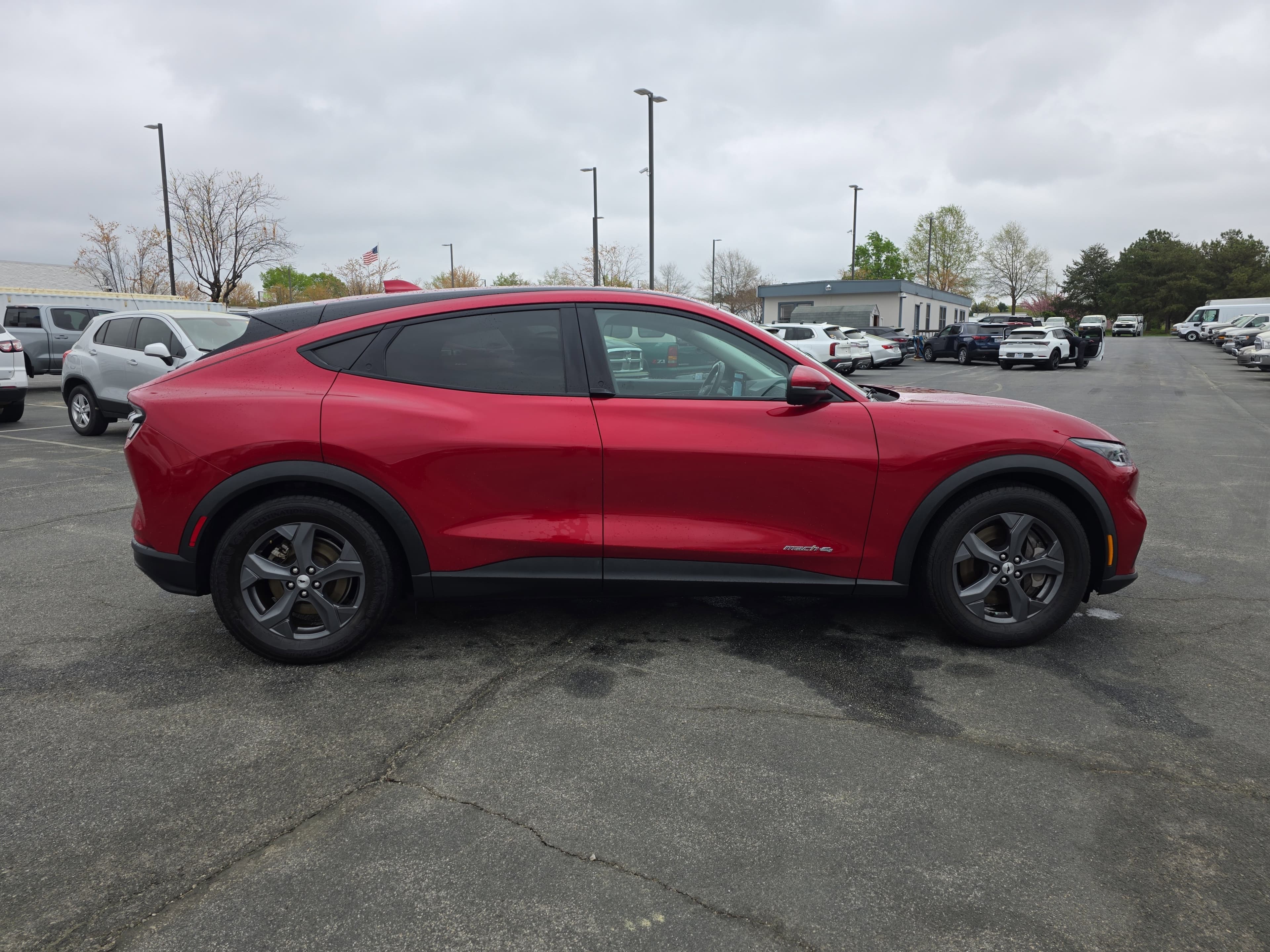 Vehicle photo 9