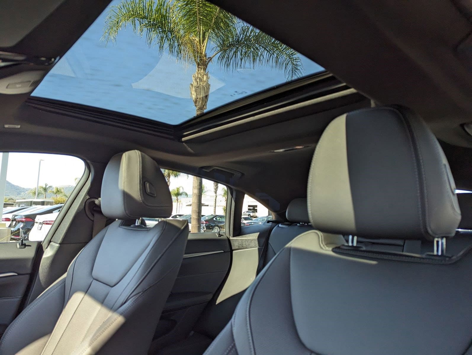 Vehicle photo 27
