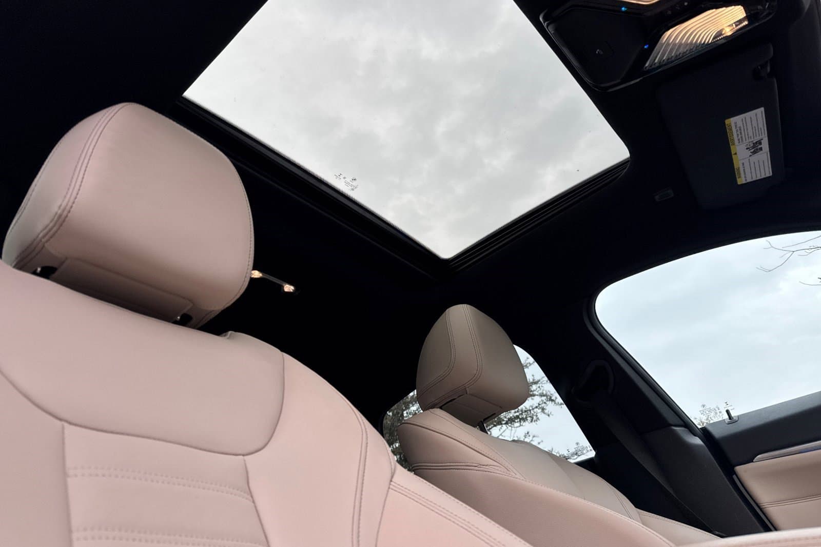 Vehicle photo 17
