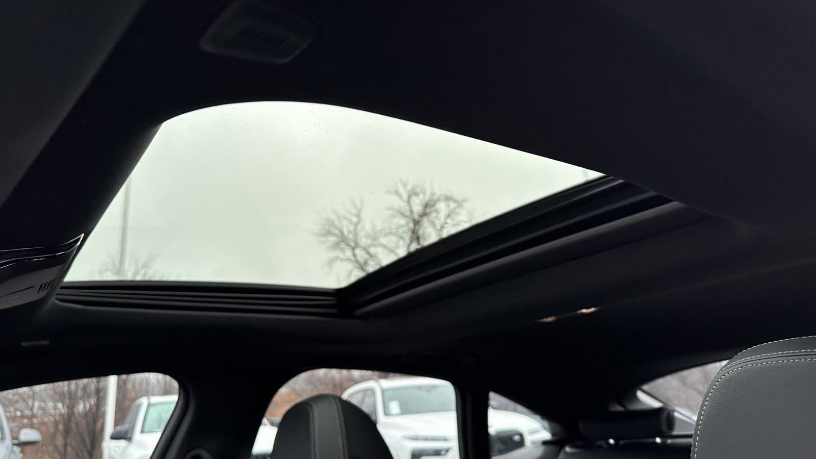 Vehicle photo 27