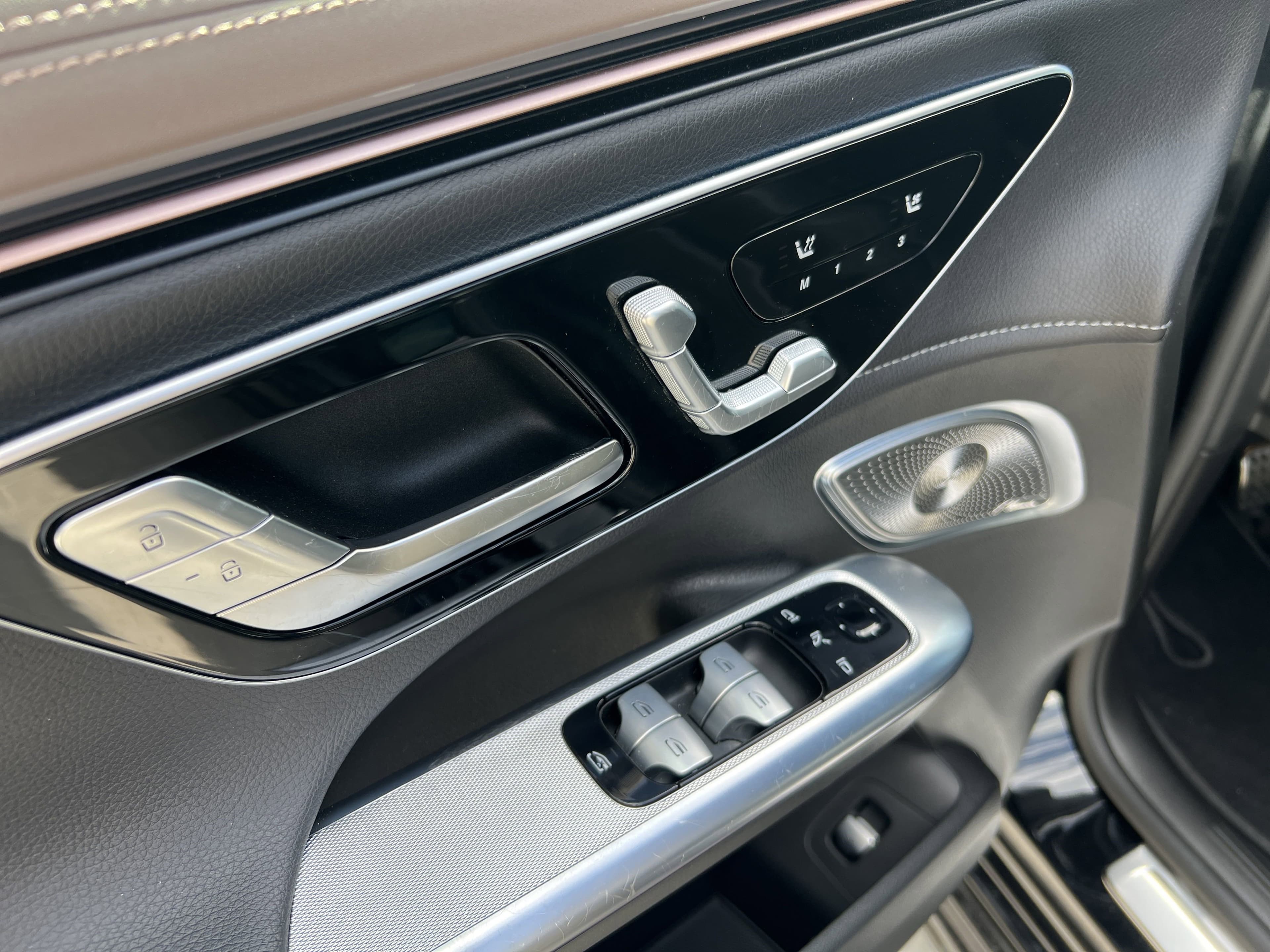 Vehicle photo 13
