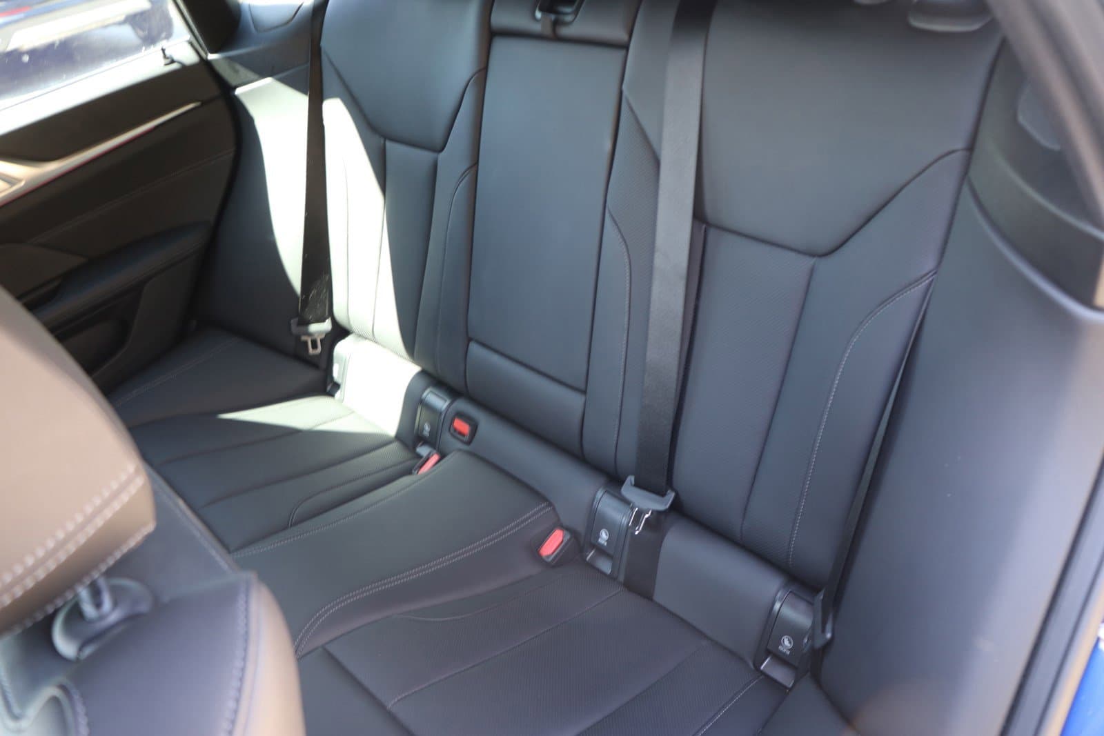 Vehicle photo 34