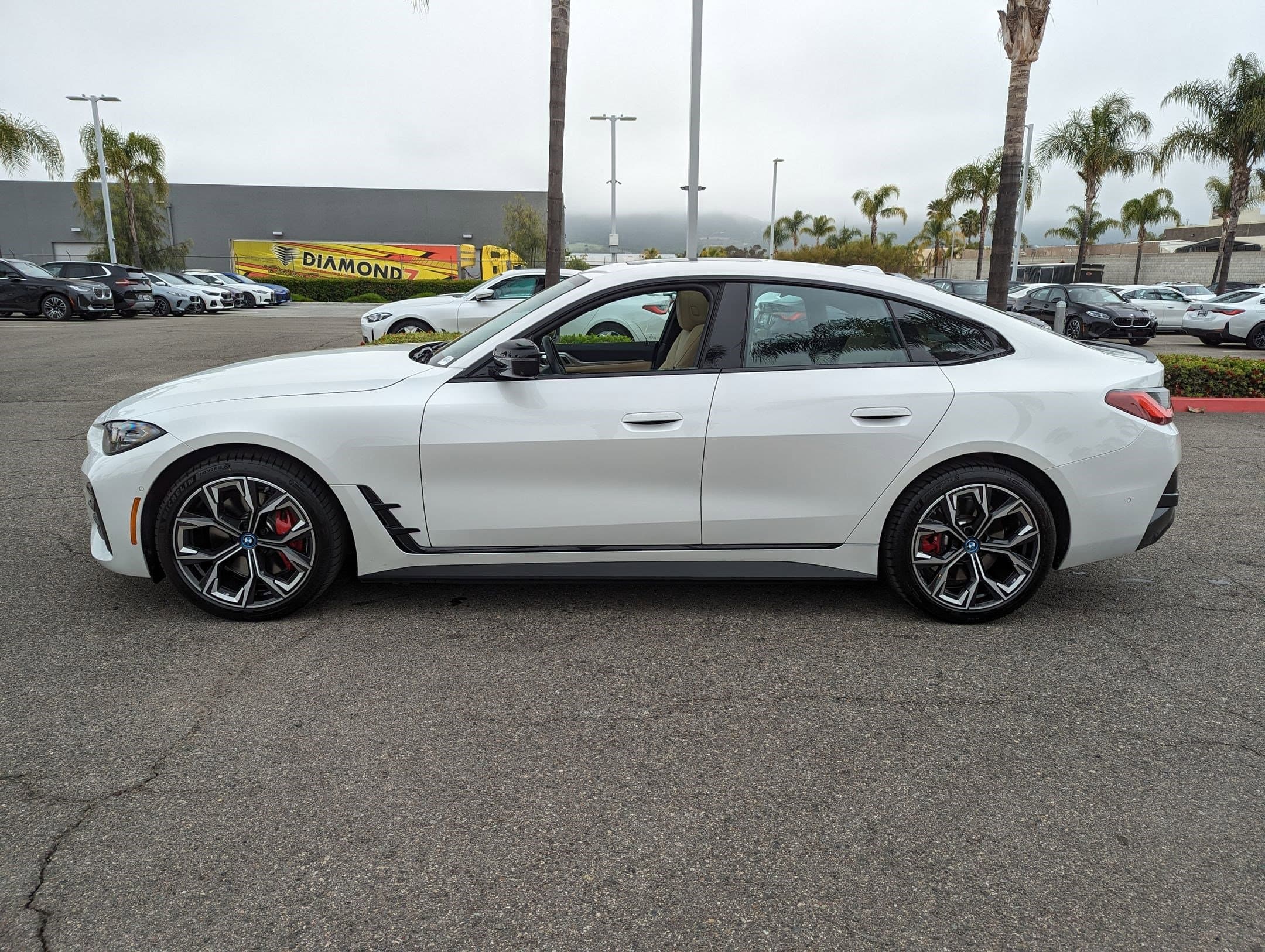 Vehicle photo 5