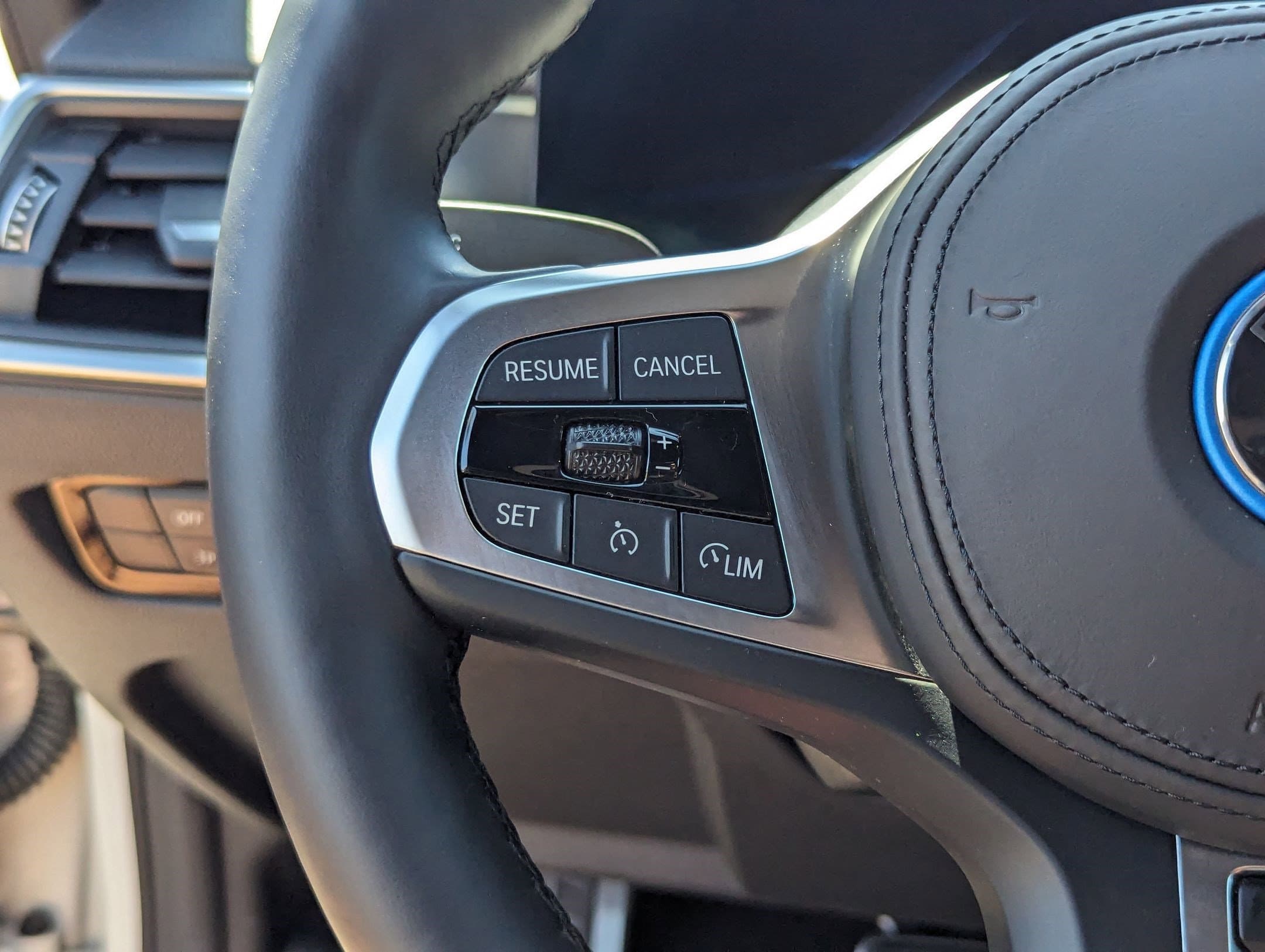 Vehicle photo 17