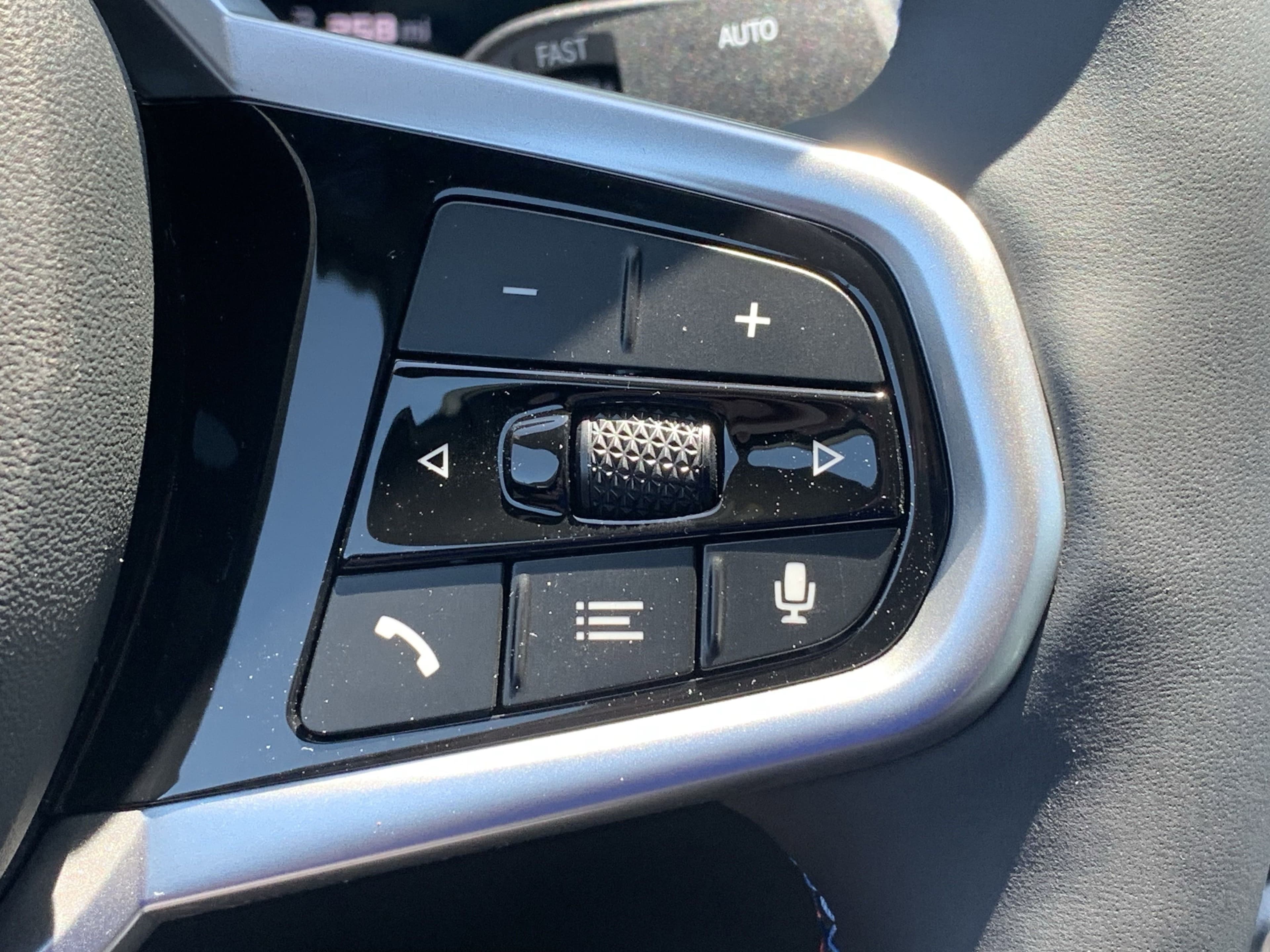 Vehicle photo 19