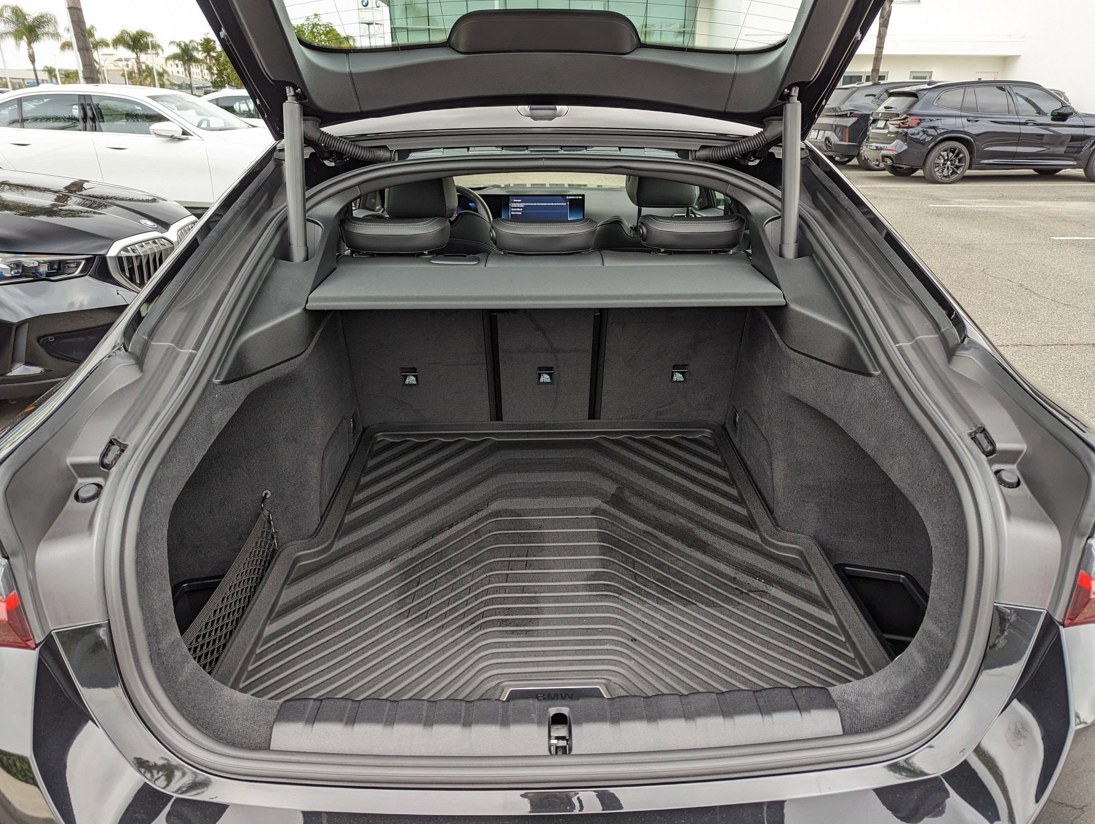 Vehicle photo 31