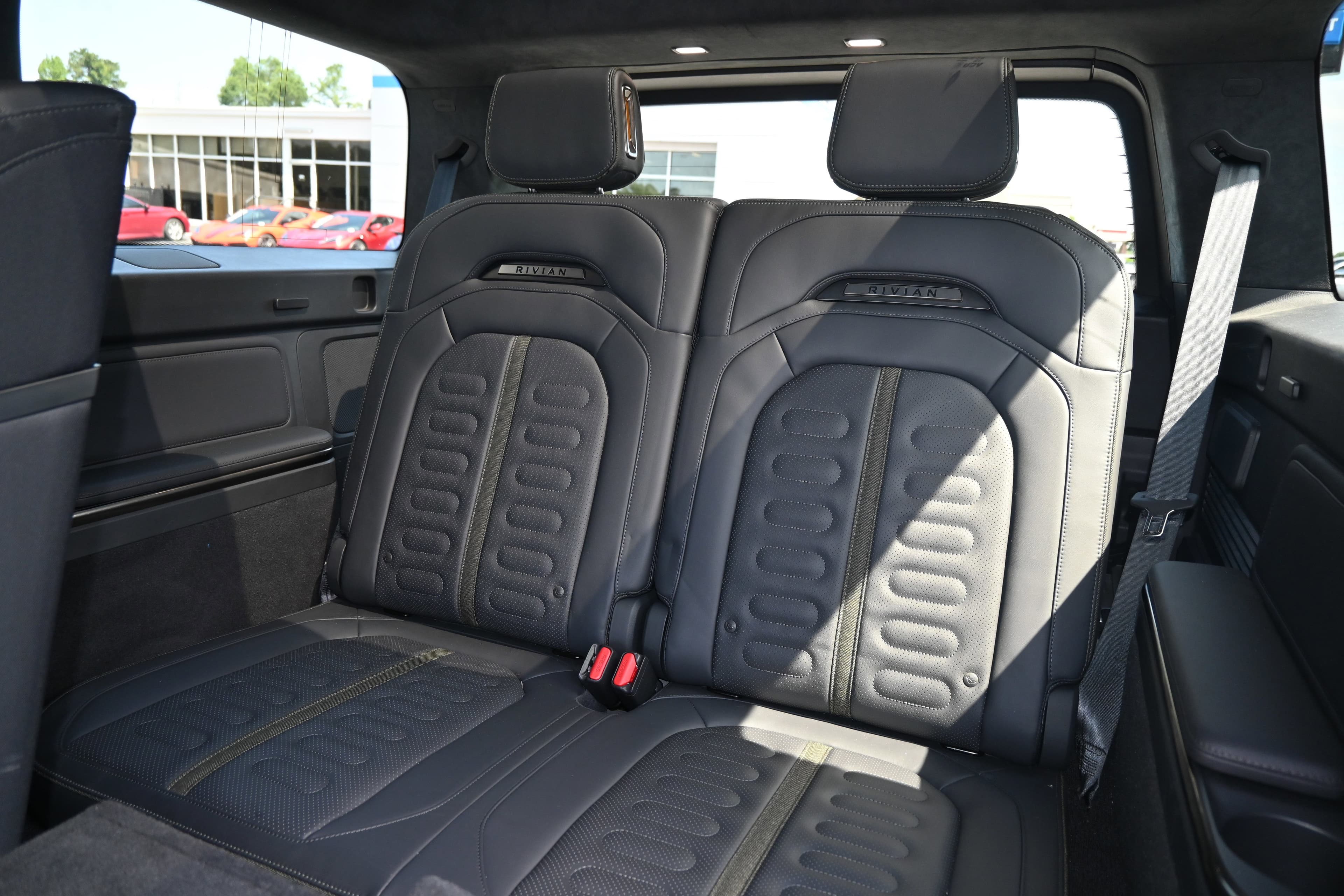 Vehicle photo 30