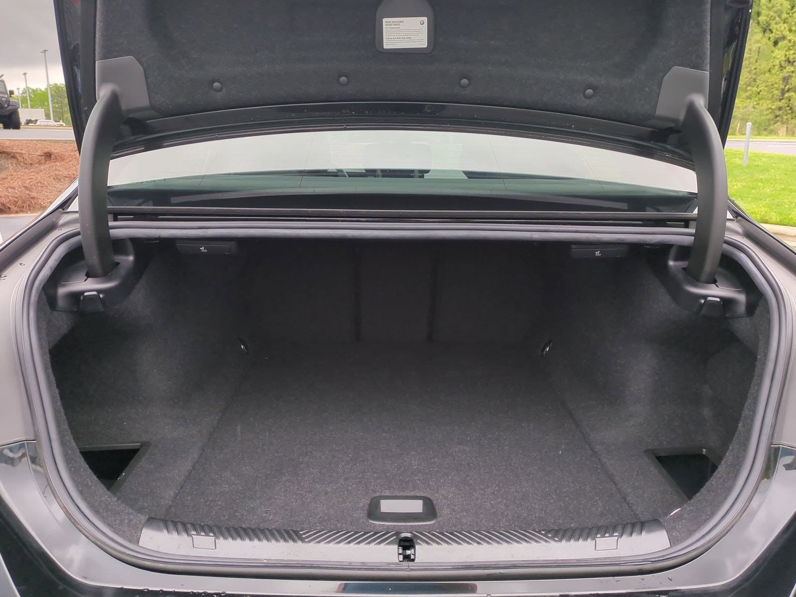 Vehicle photo 30