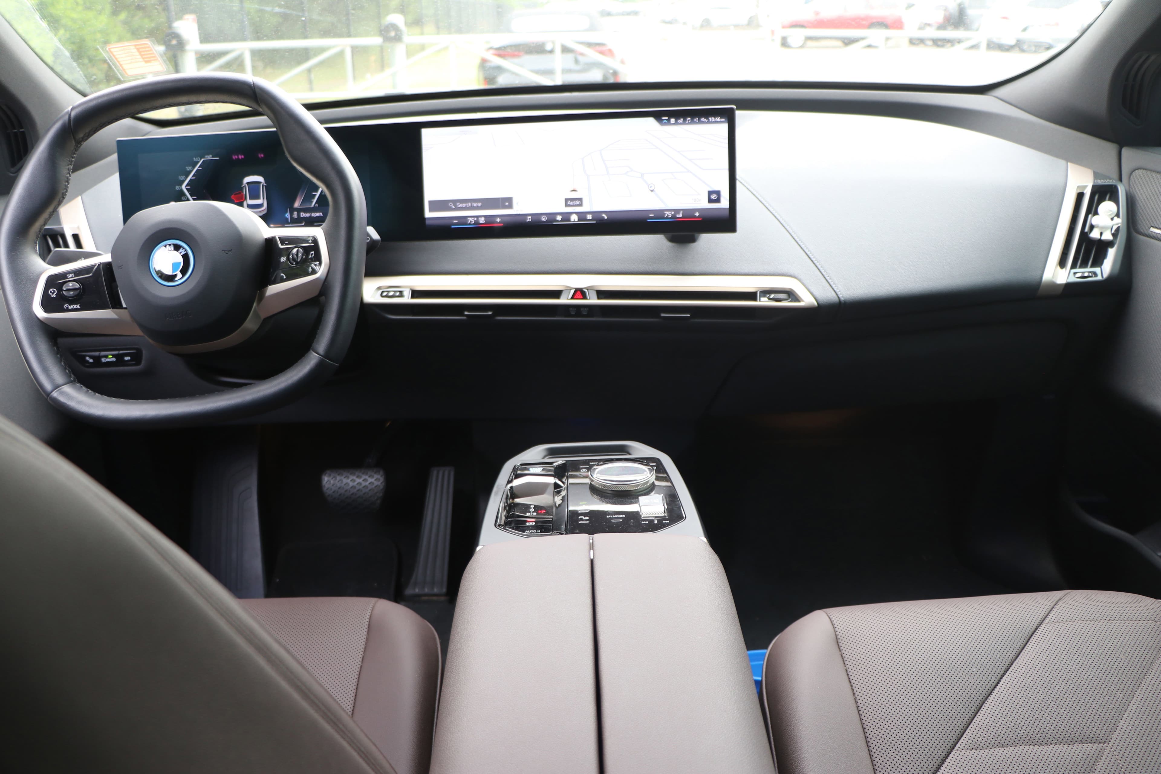 Vehicle photo 27