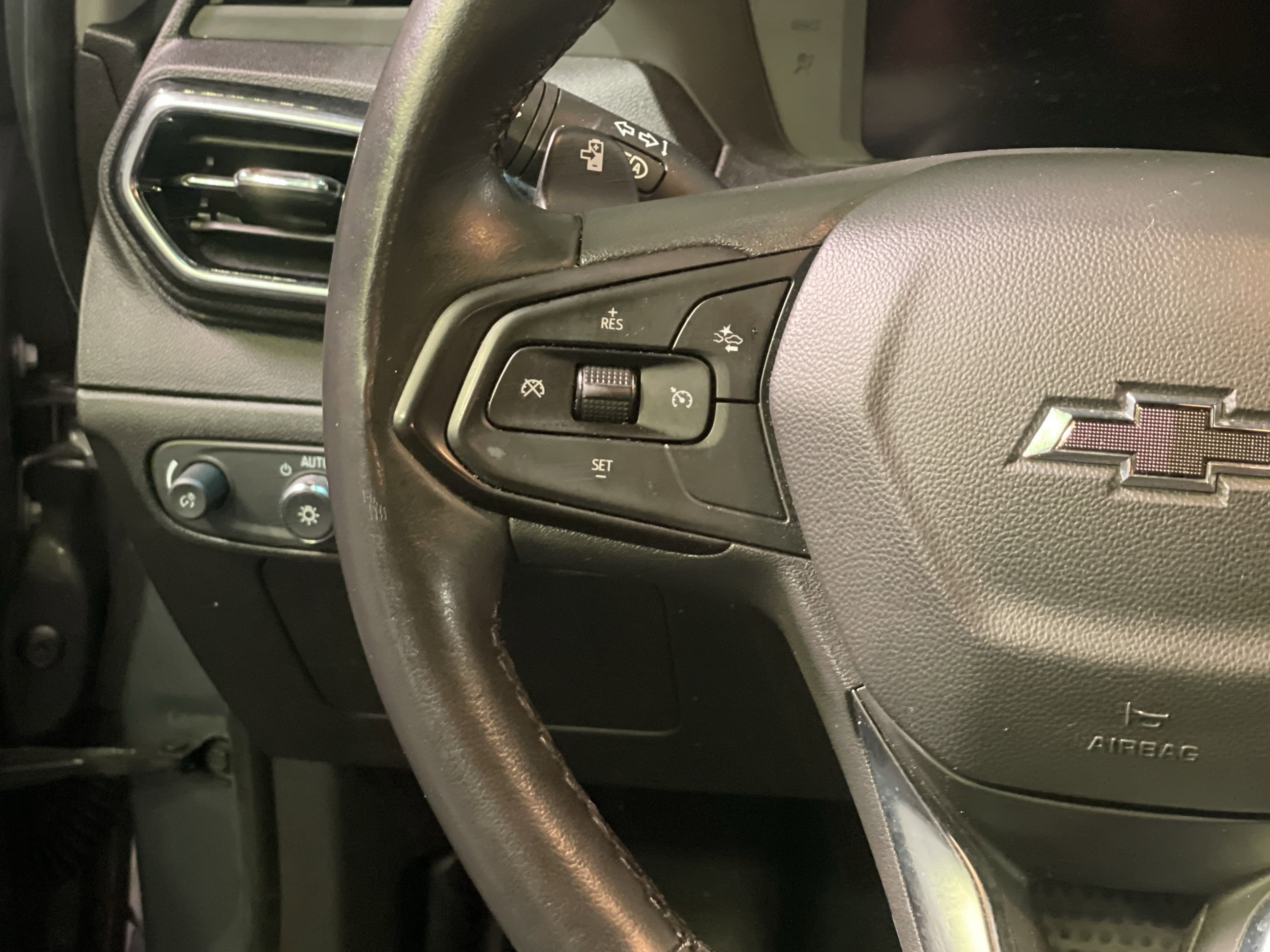 Vehicle photo 17