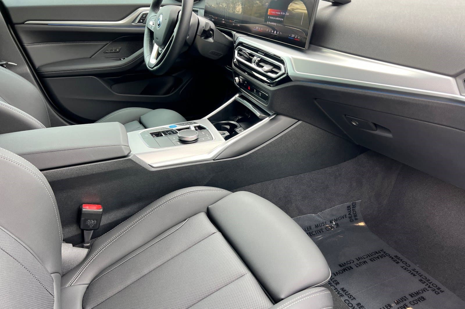 Vehicle photo 17
