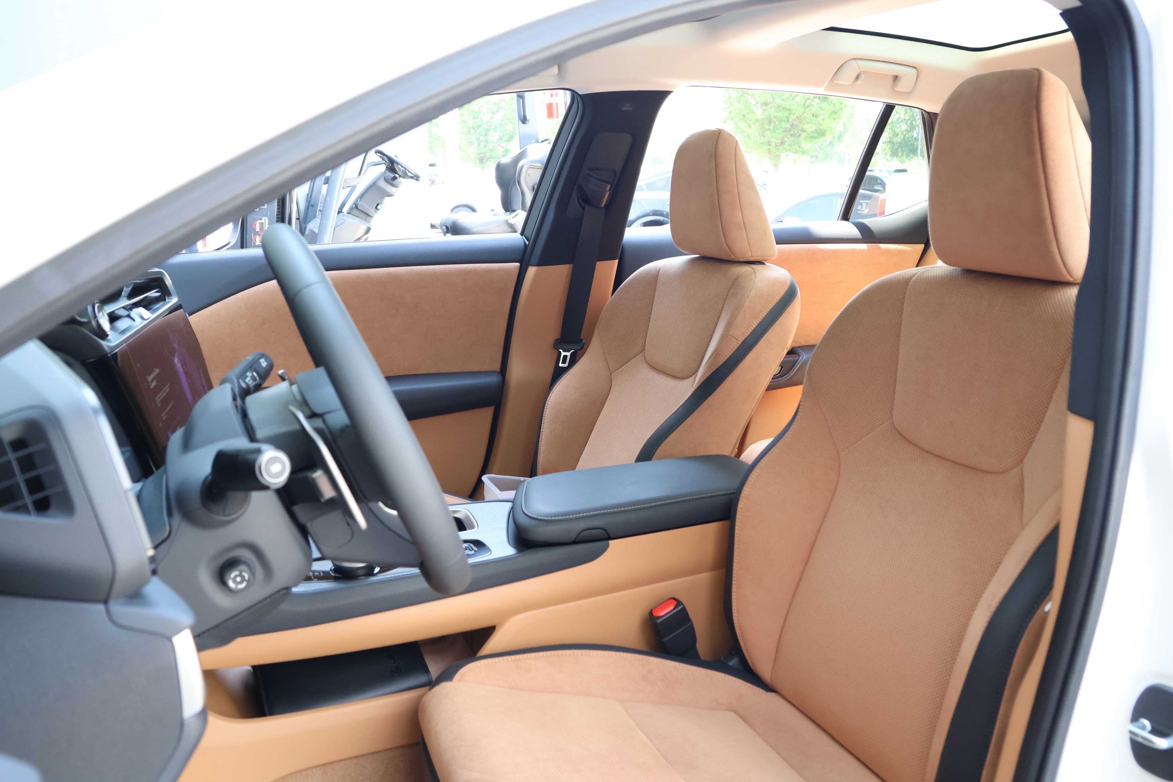 Vehicle photo 31