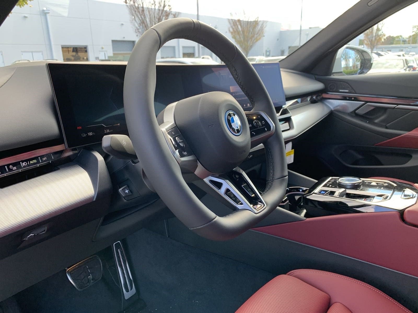 Vehicle photo 13