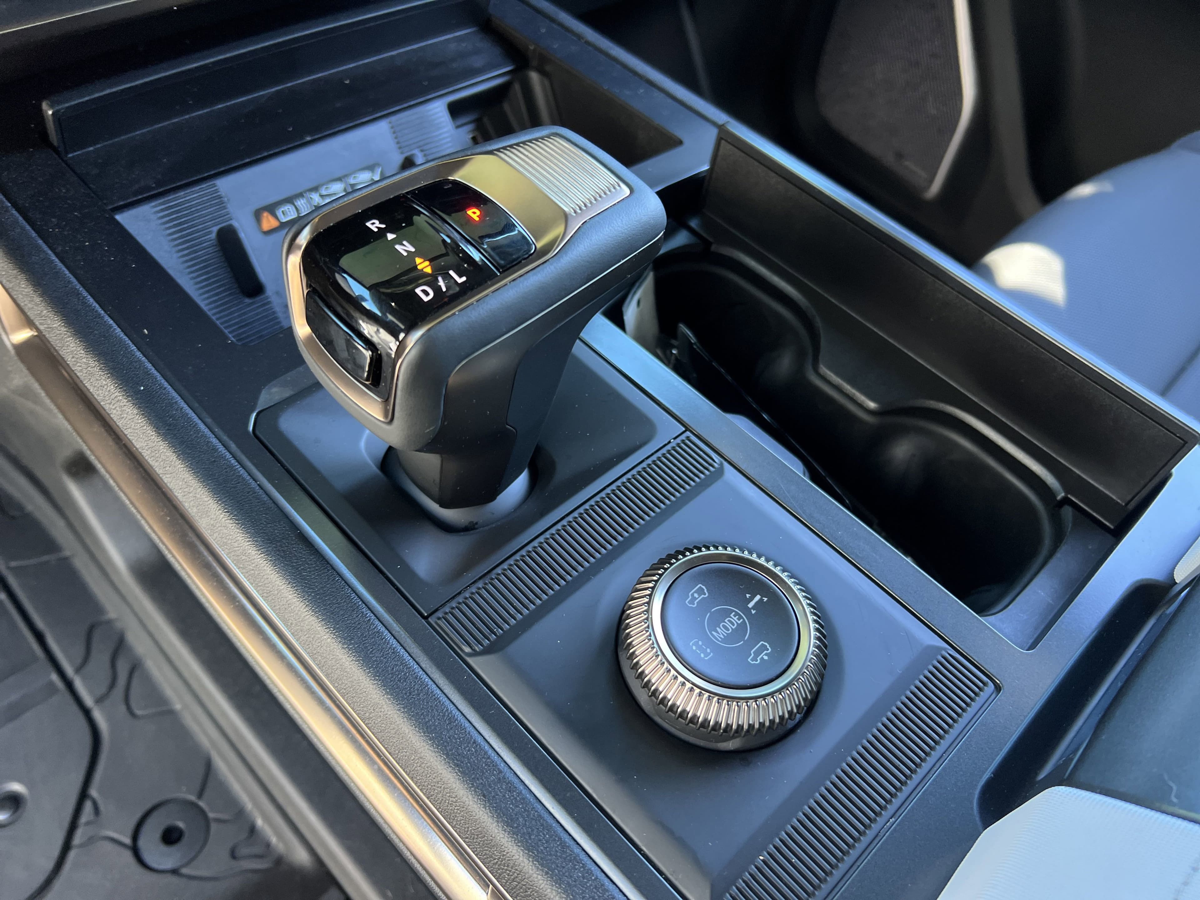 Vehicle photo 24