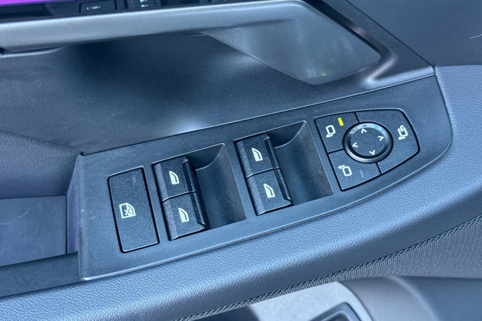 Vehicle photo 11