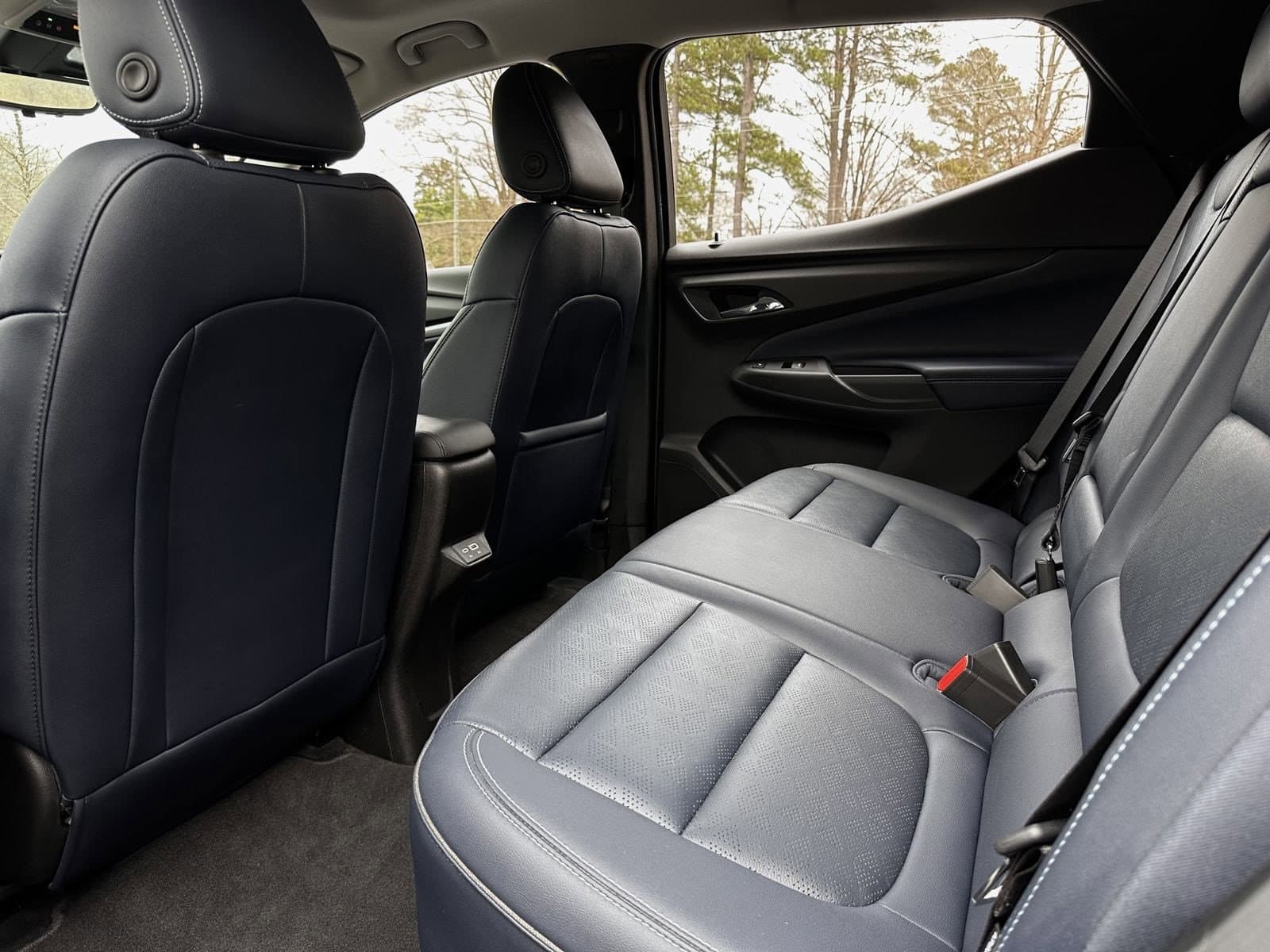 Vehicle photo 28