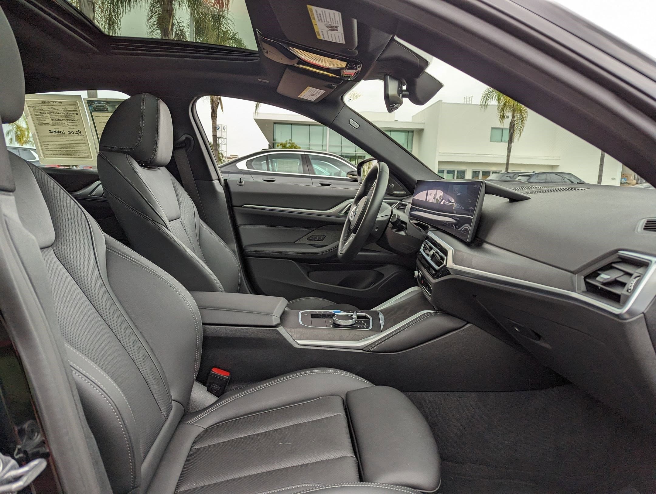 Vehicle photo 32