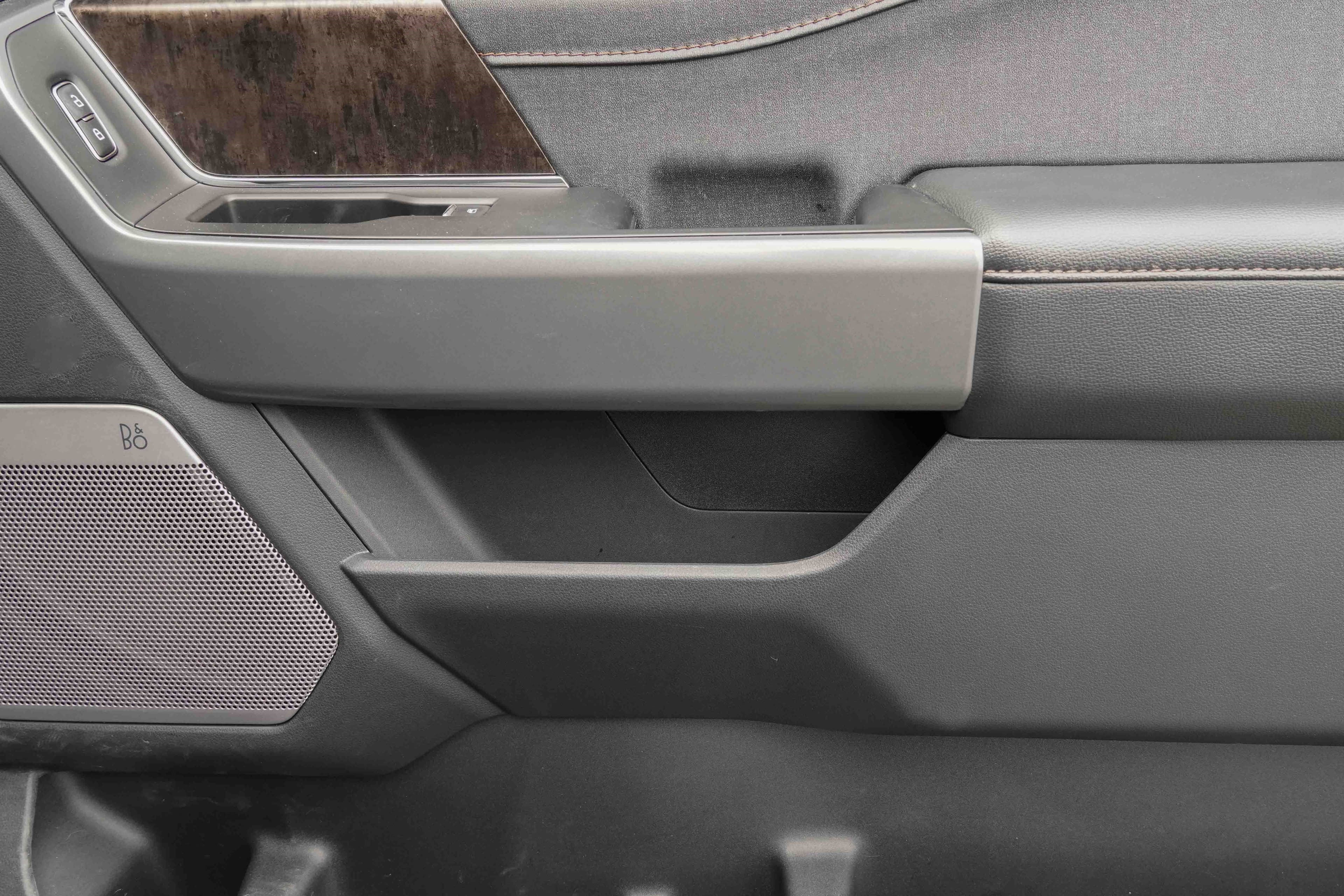 Vehicle photo 25