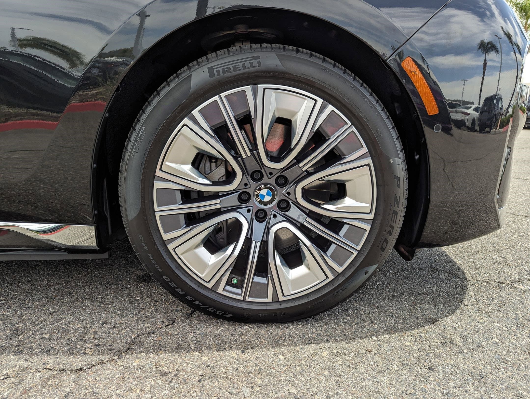 Vehicle photo 11