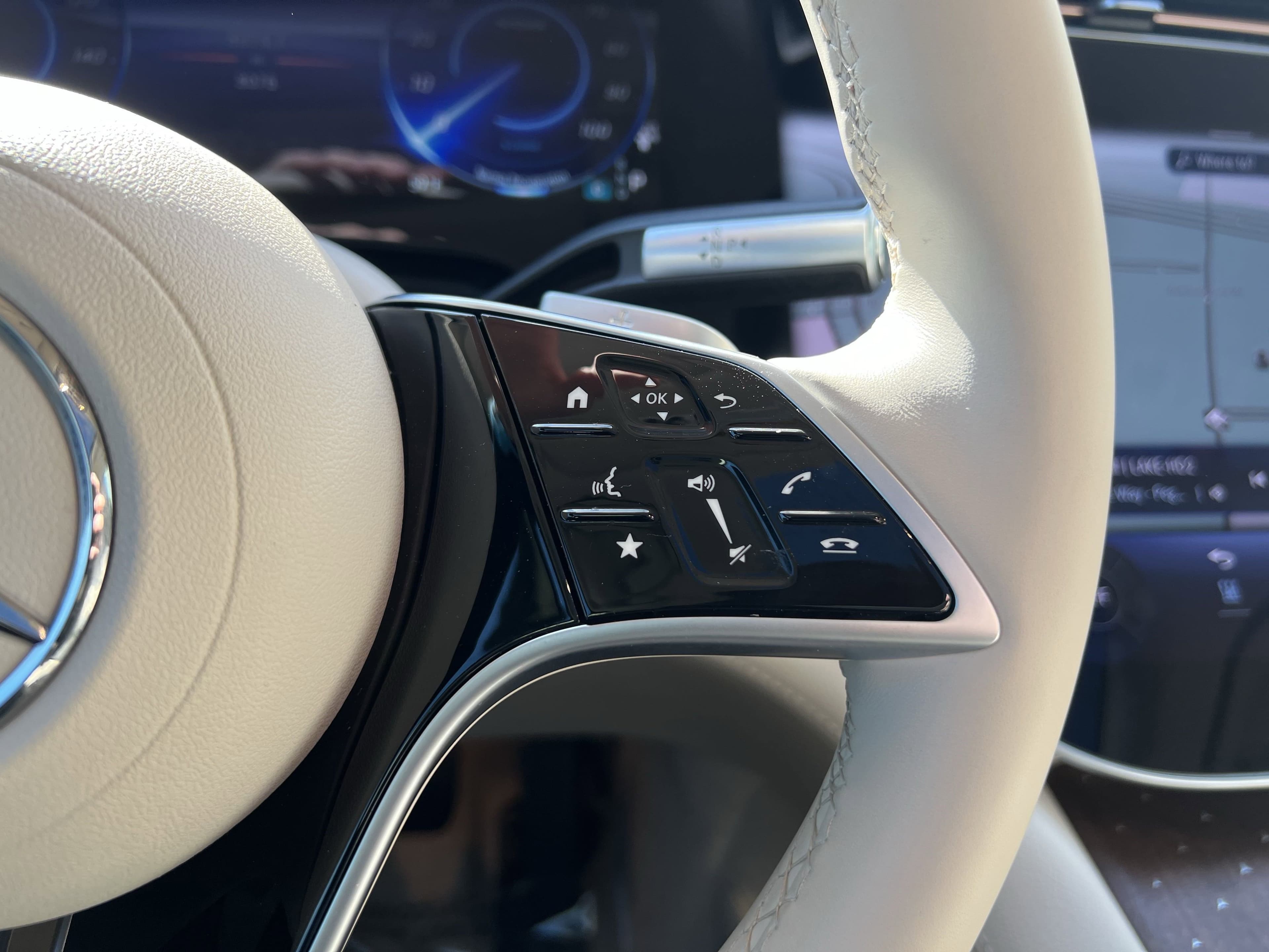 Vehicle photo 18