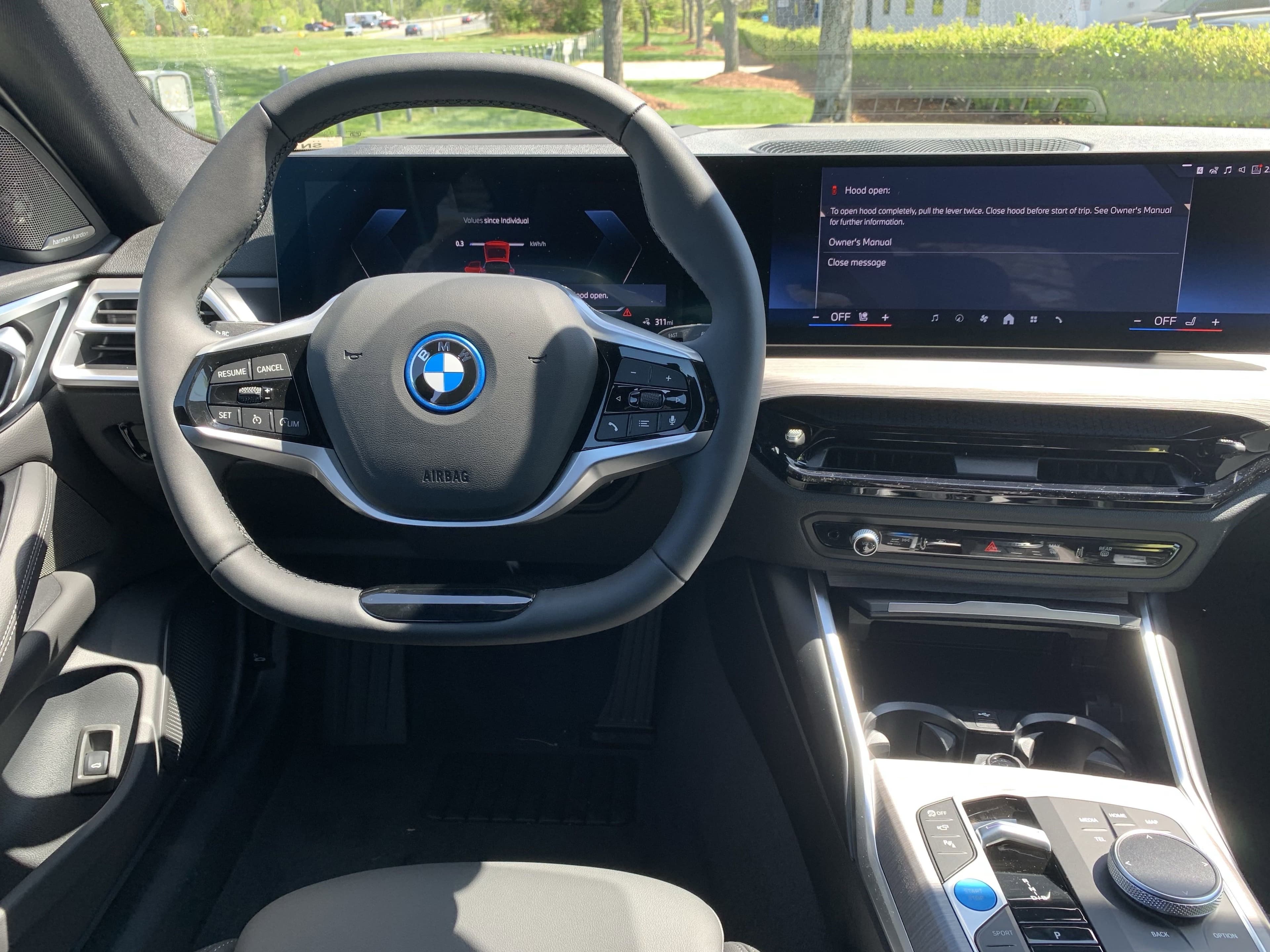 Vehicle photo 17