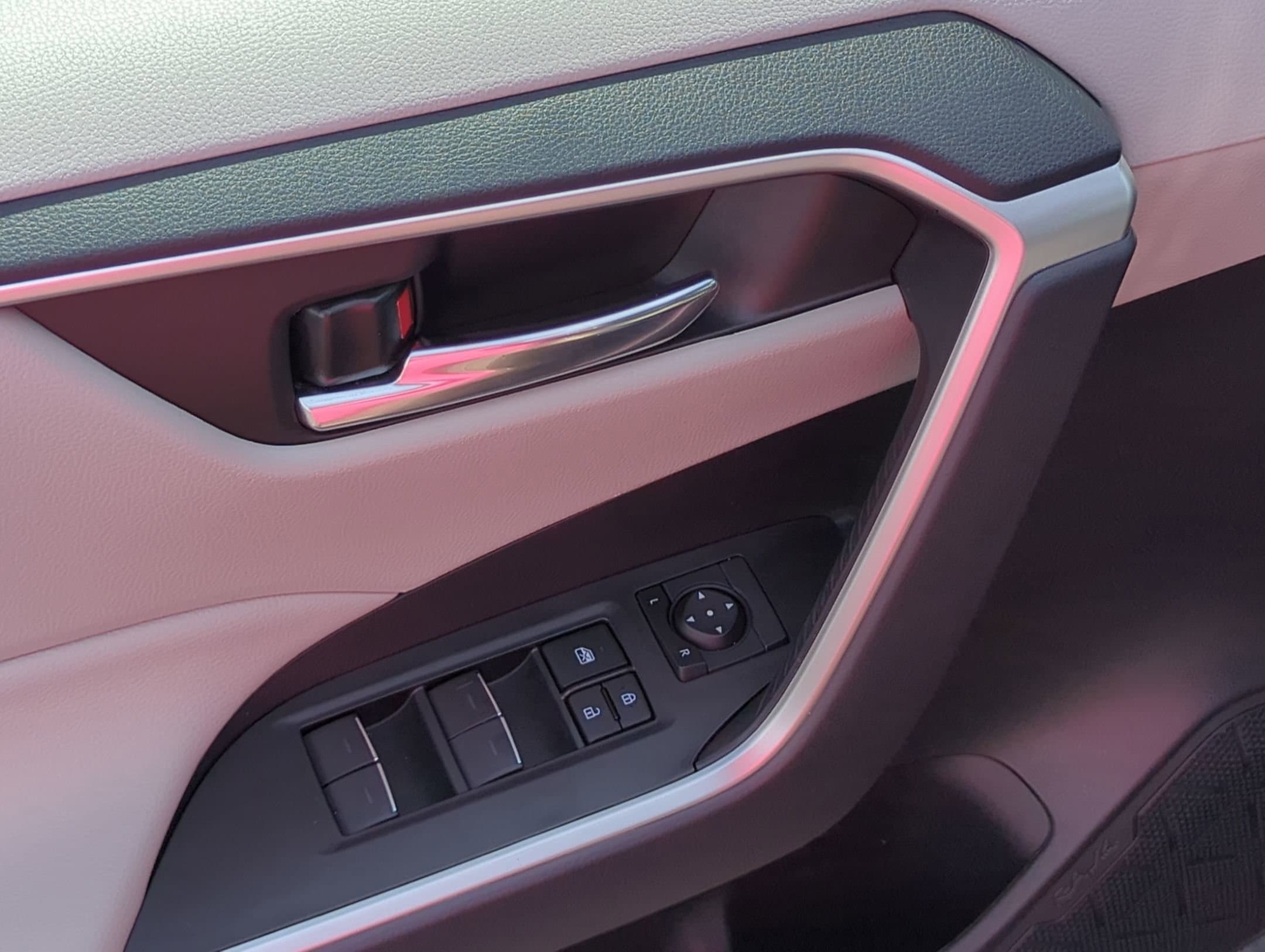 Vehicle photo 12
