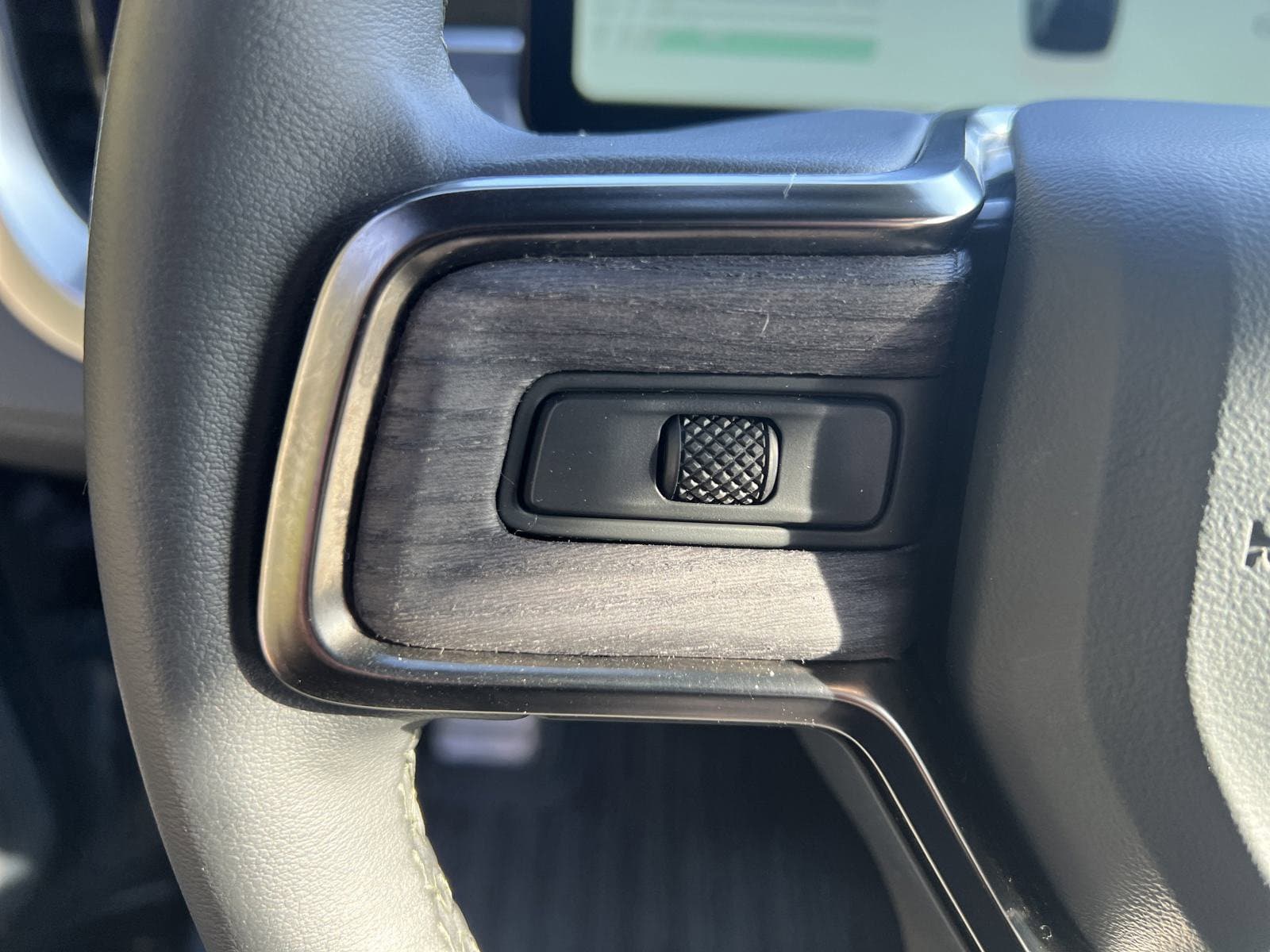 Vehicle photo 17