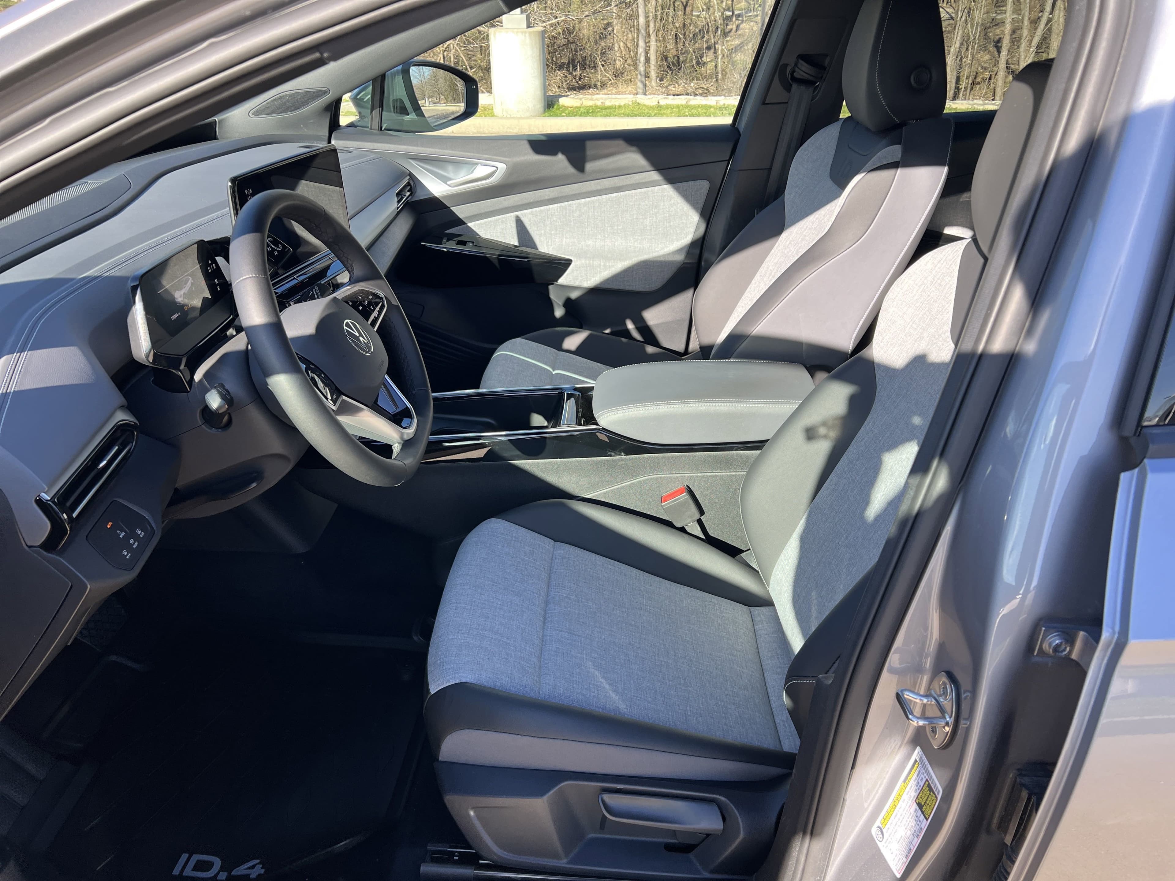 Vehicle photo 14