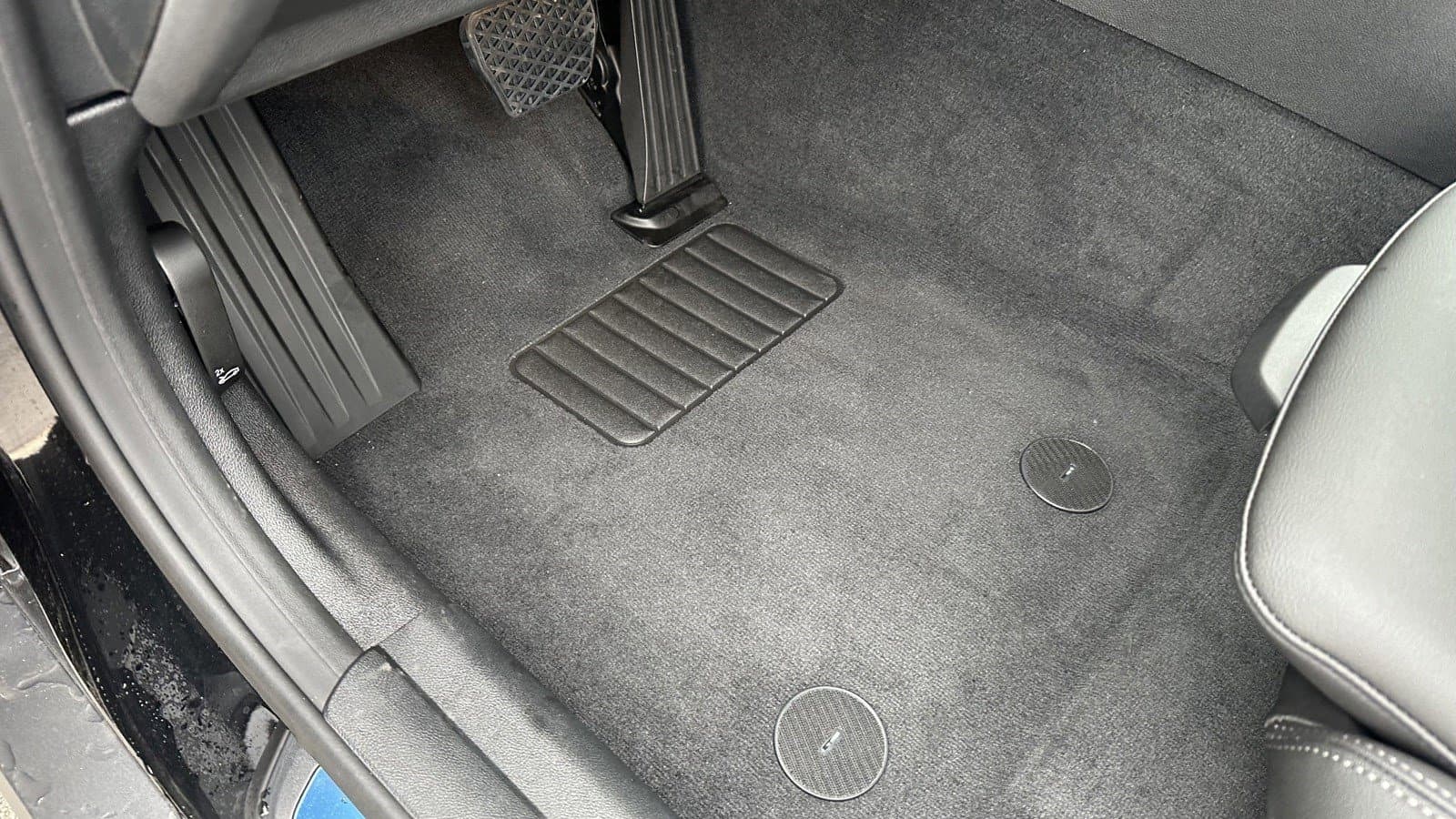 Vehicle photo 14