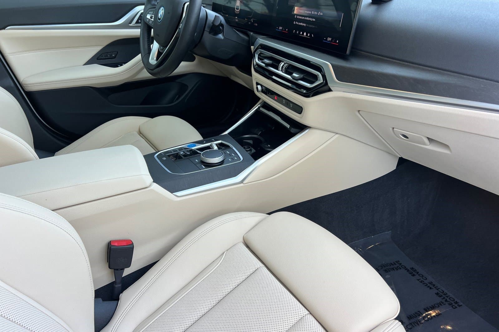 Vehicle photo 17