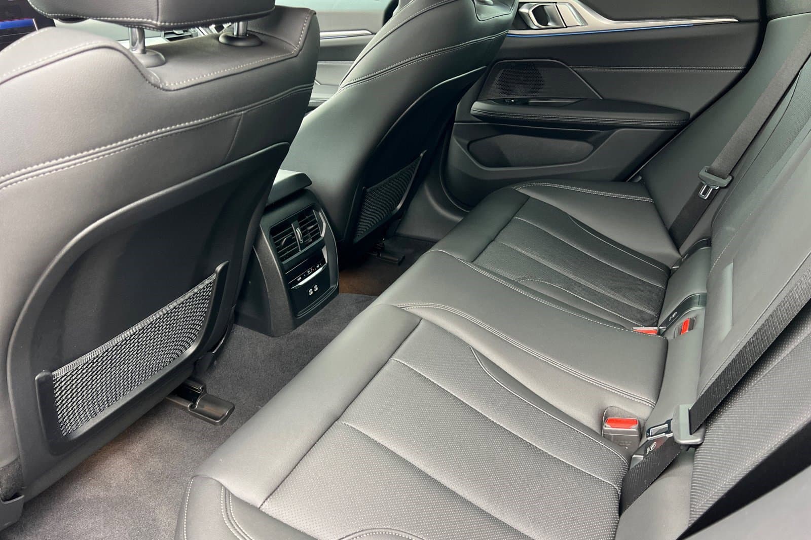 Vehicle photo 13