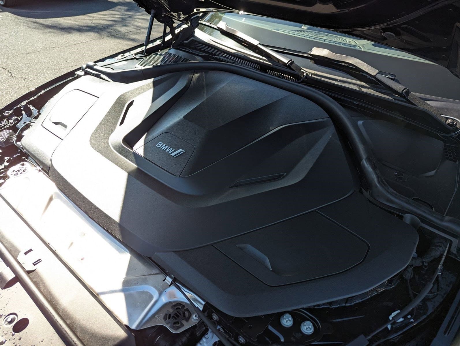Vehicle photo 33