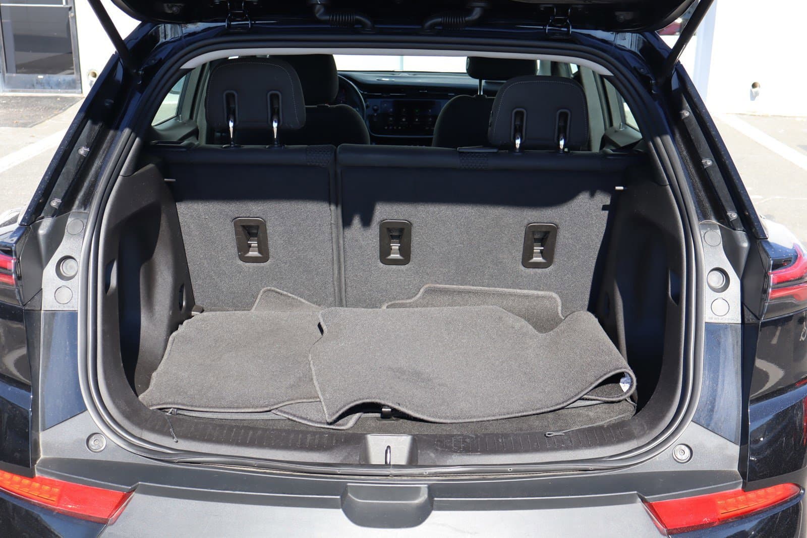 Vehicle photo 30
