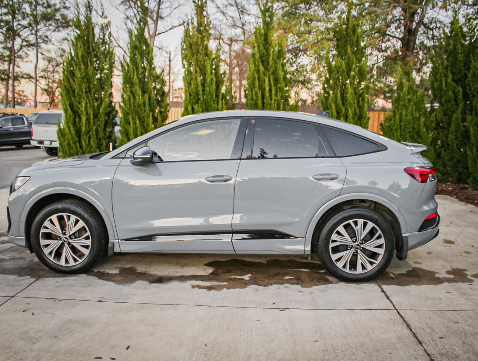 Vehicle photo 5