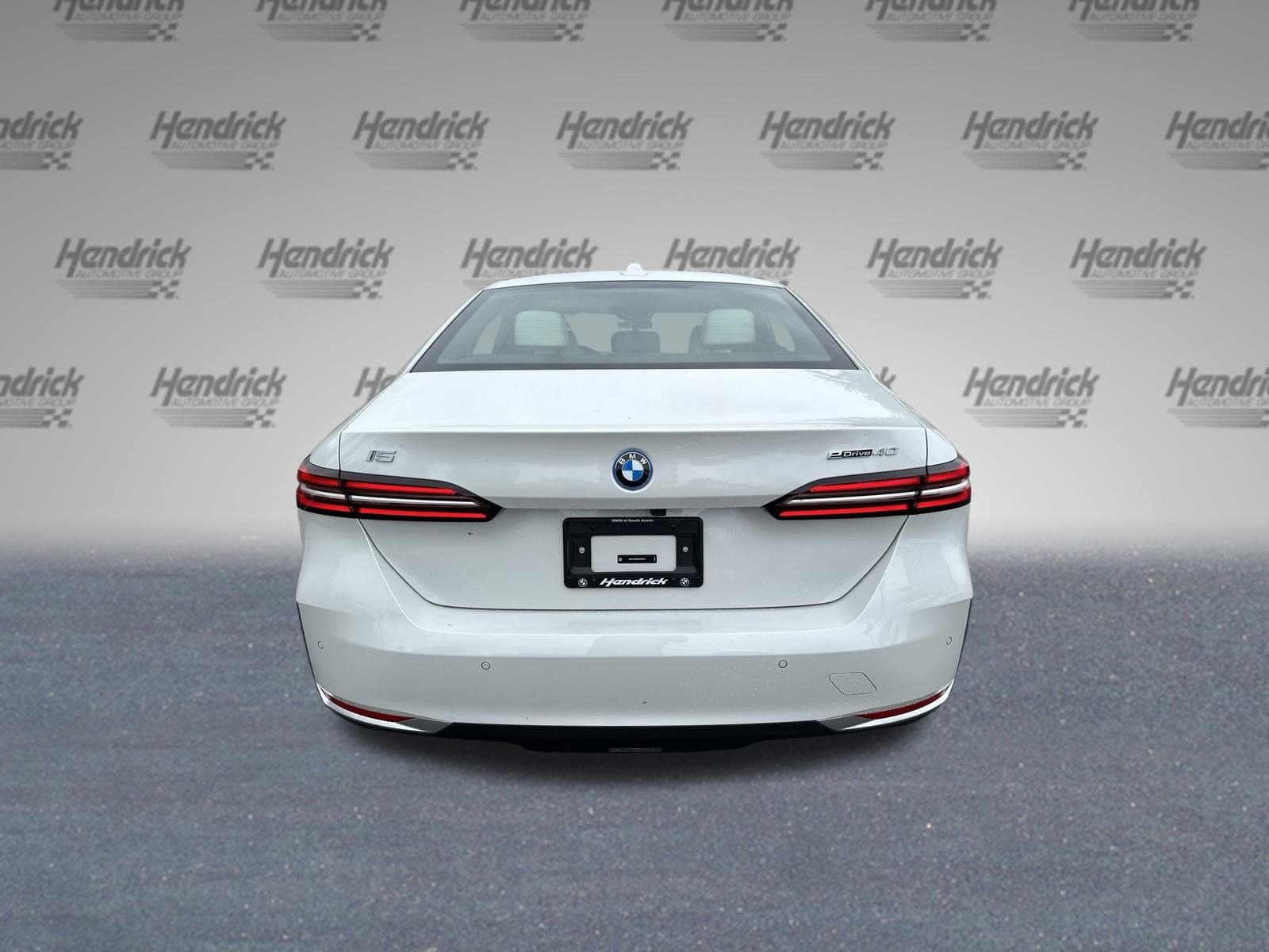 Vehicle photo 6