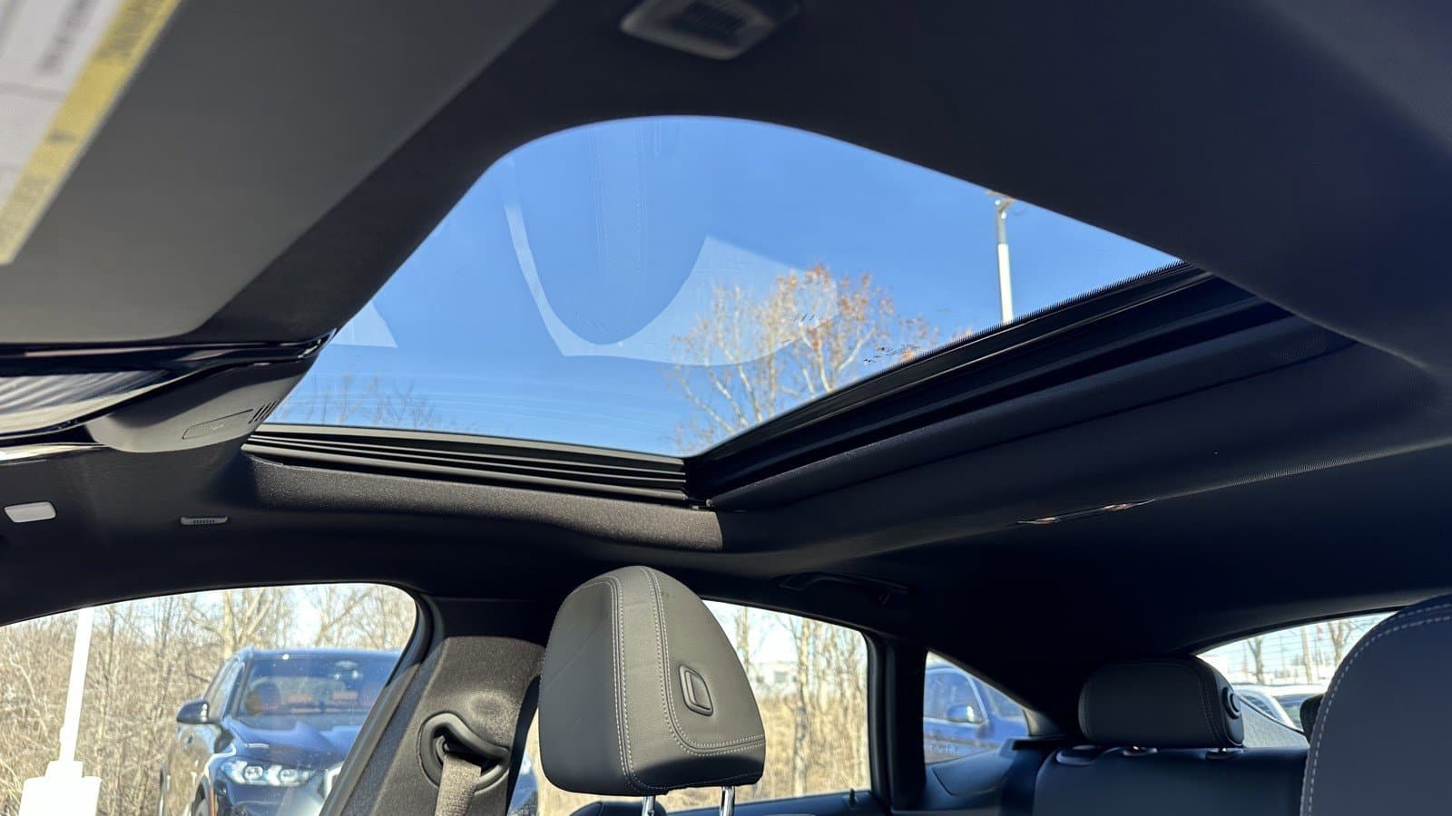Vehicle photo 25