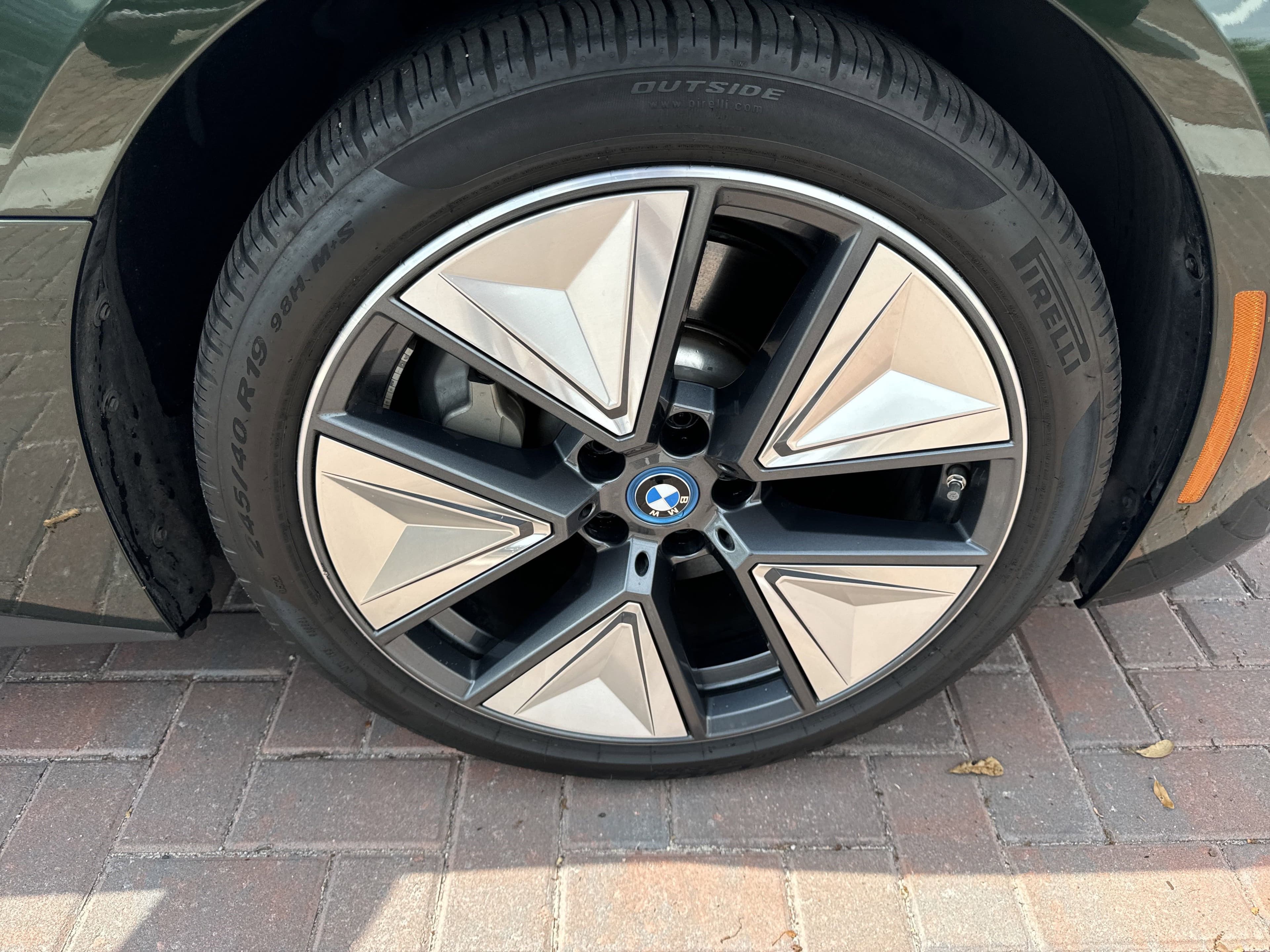 Vehicle photo 11