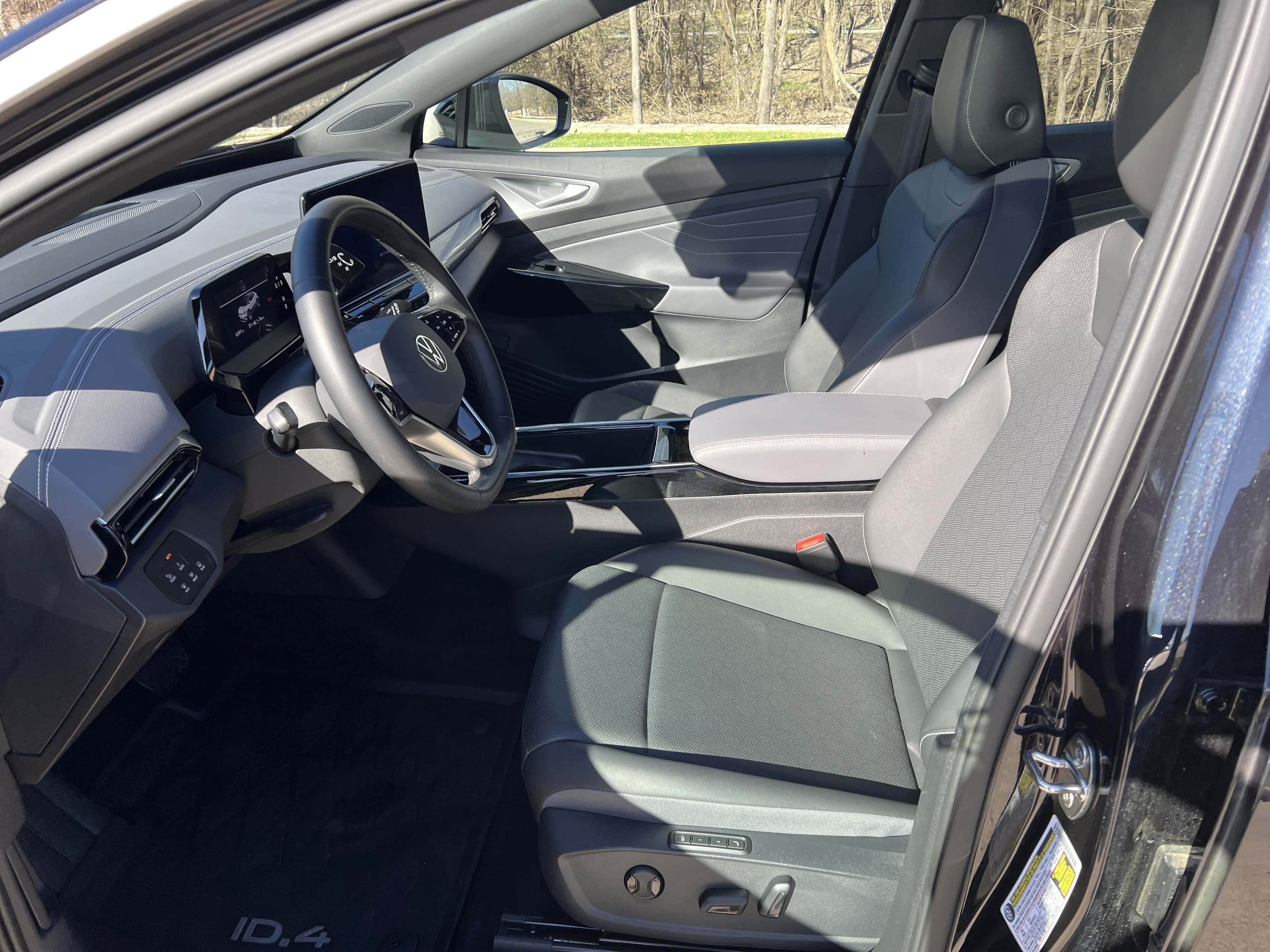 Vehicle photo 14