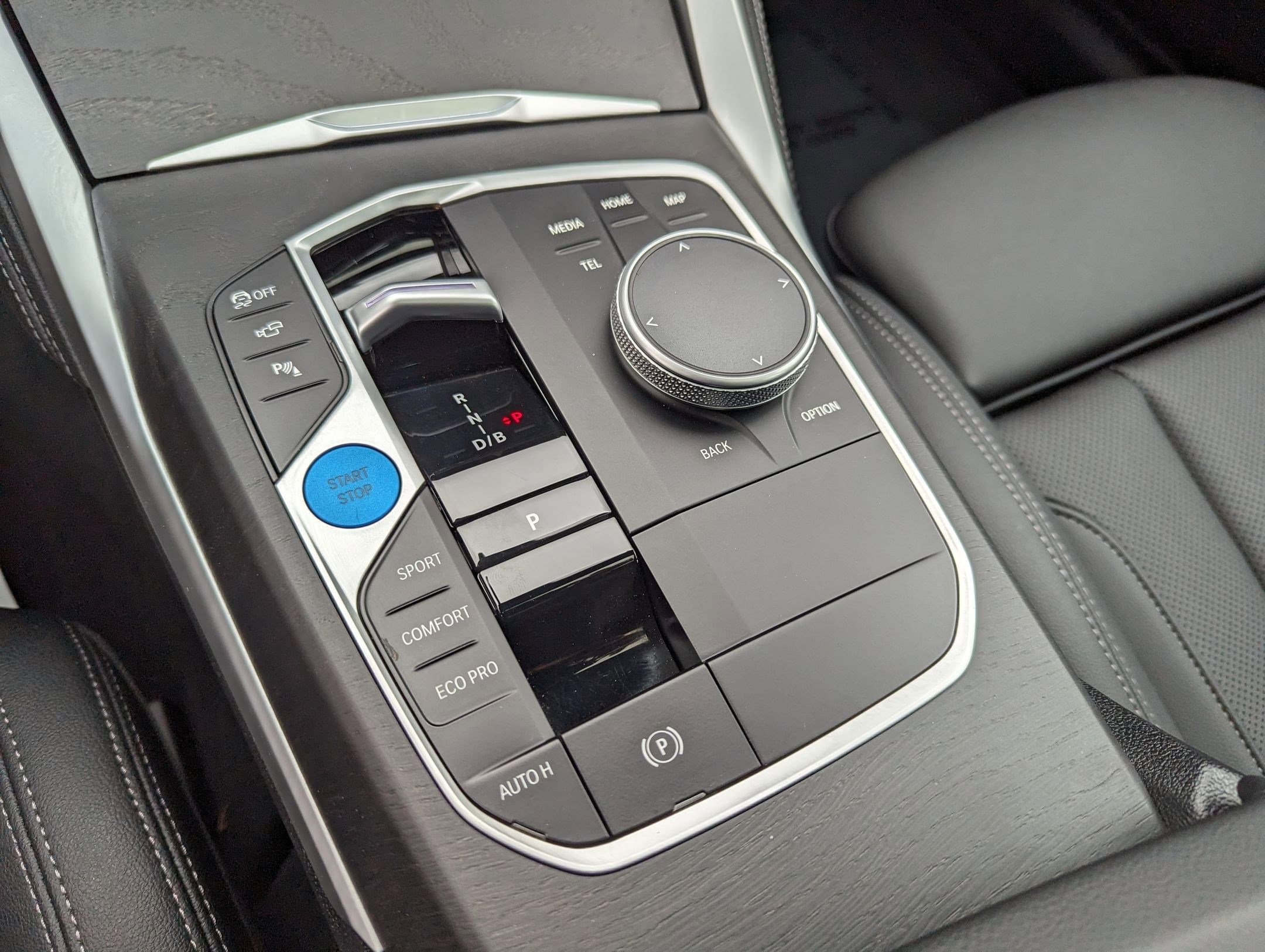 Vehicle photo 25