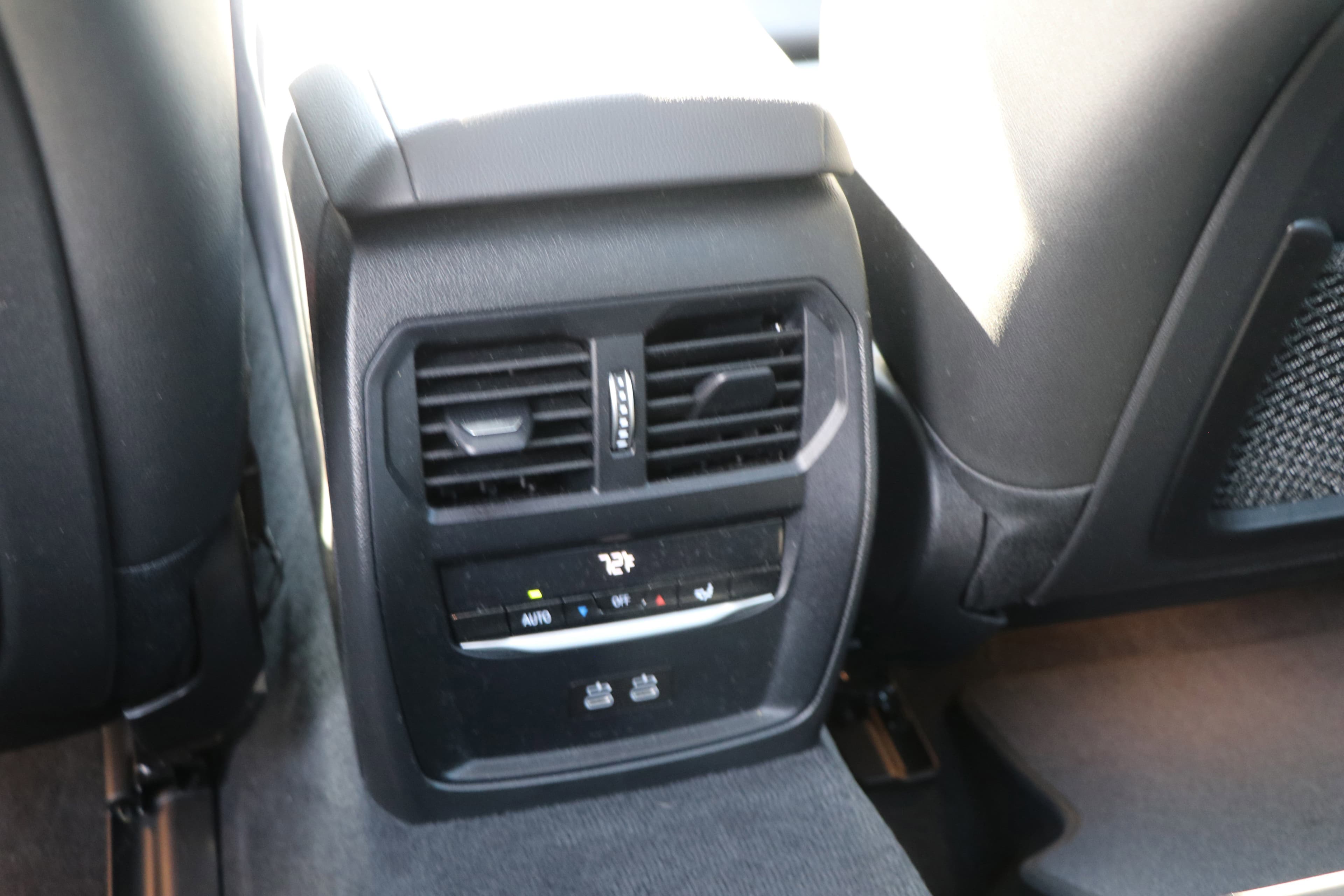 Vehicle photo 30