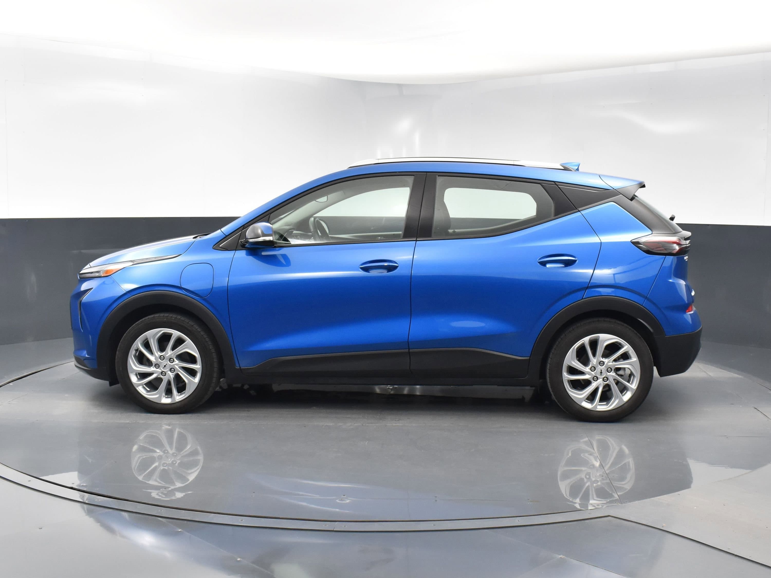 Vehicle photo 4