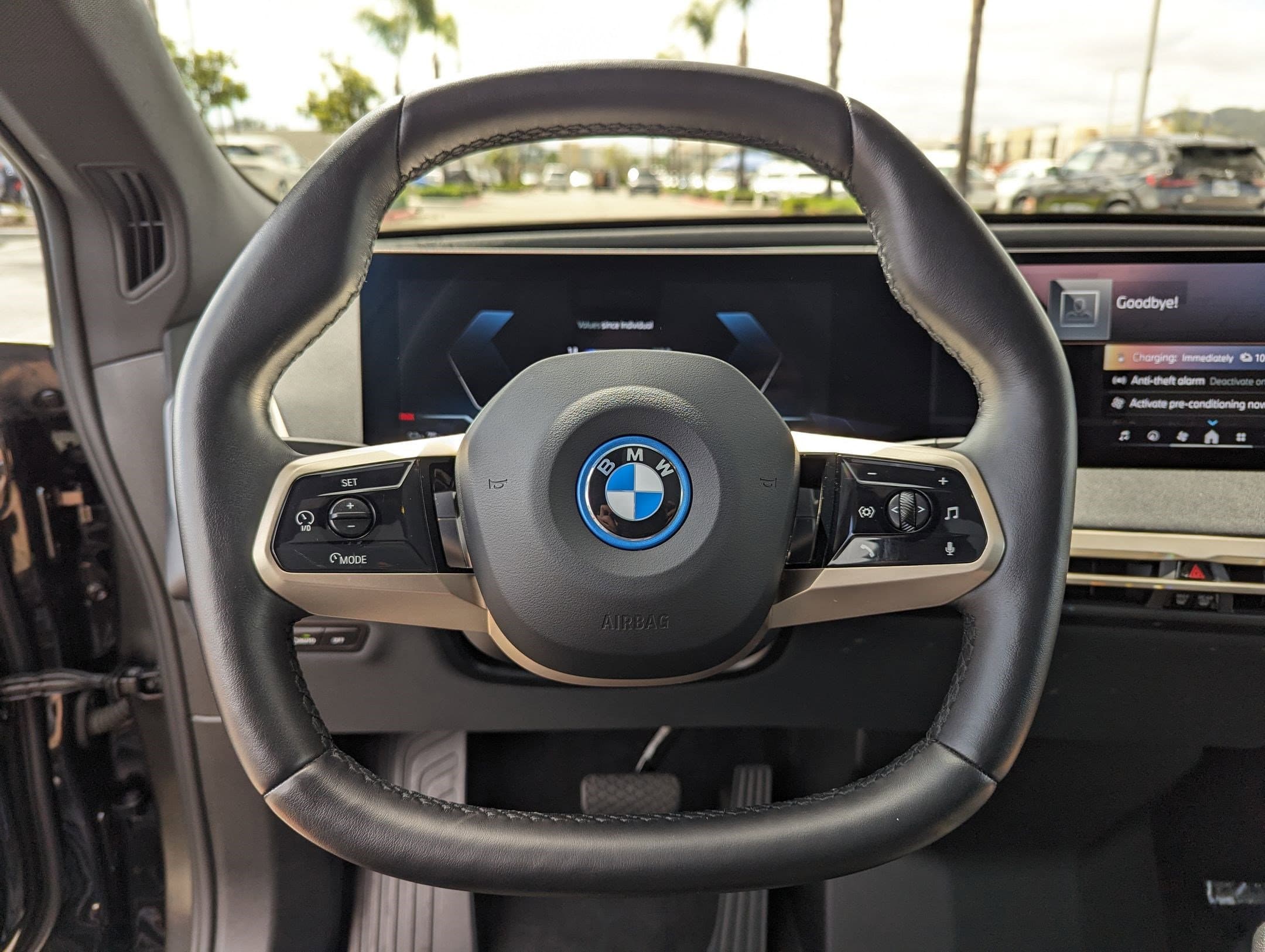 Vehicle photo 16