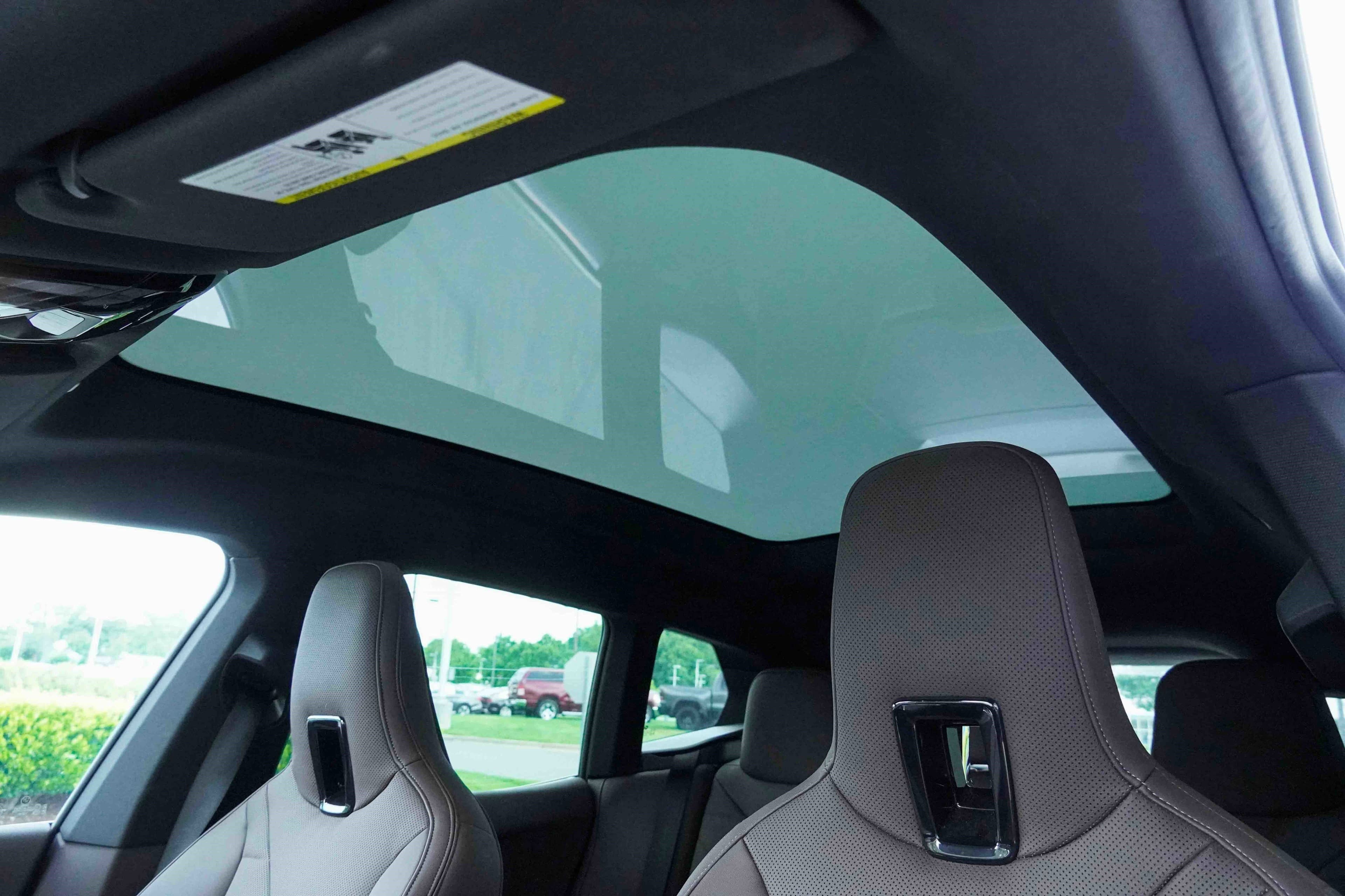 Vehicle photo 12