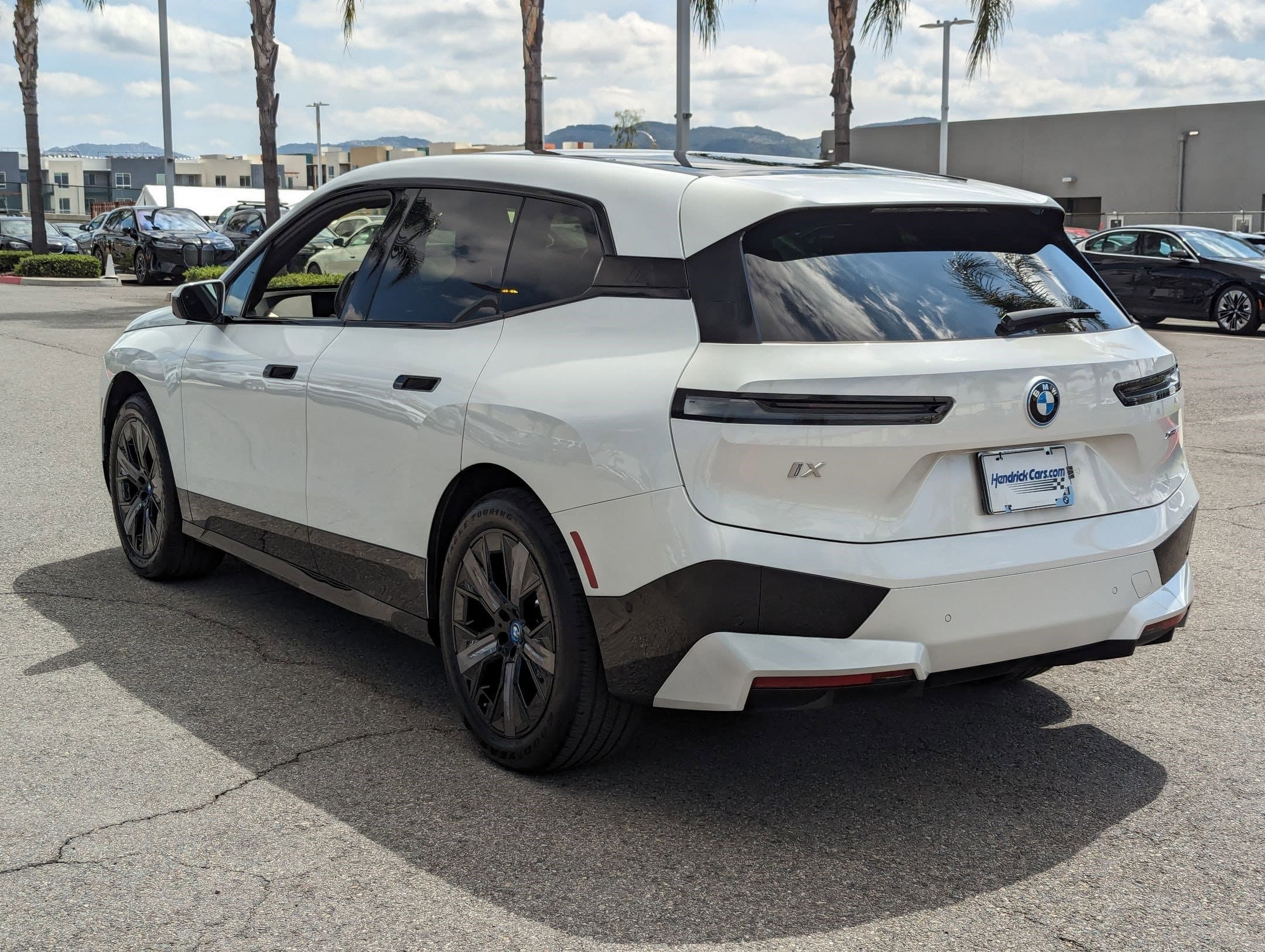 Vehicle photo 6