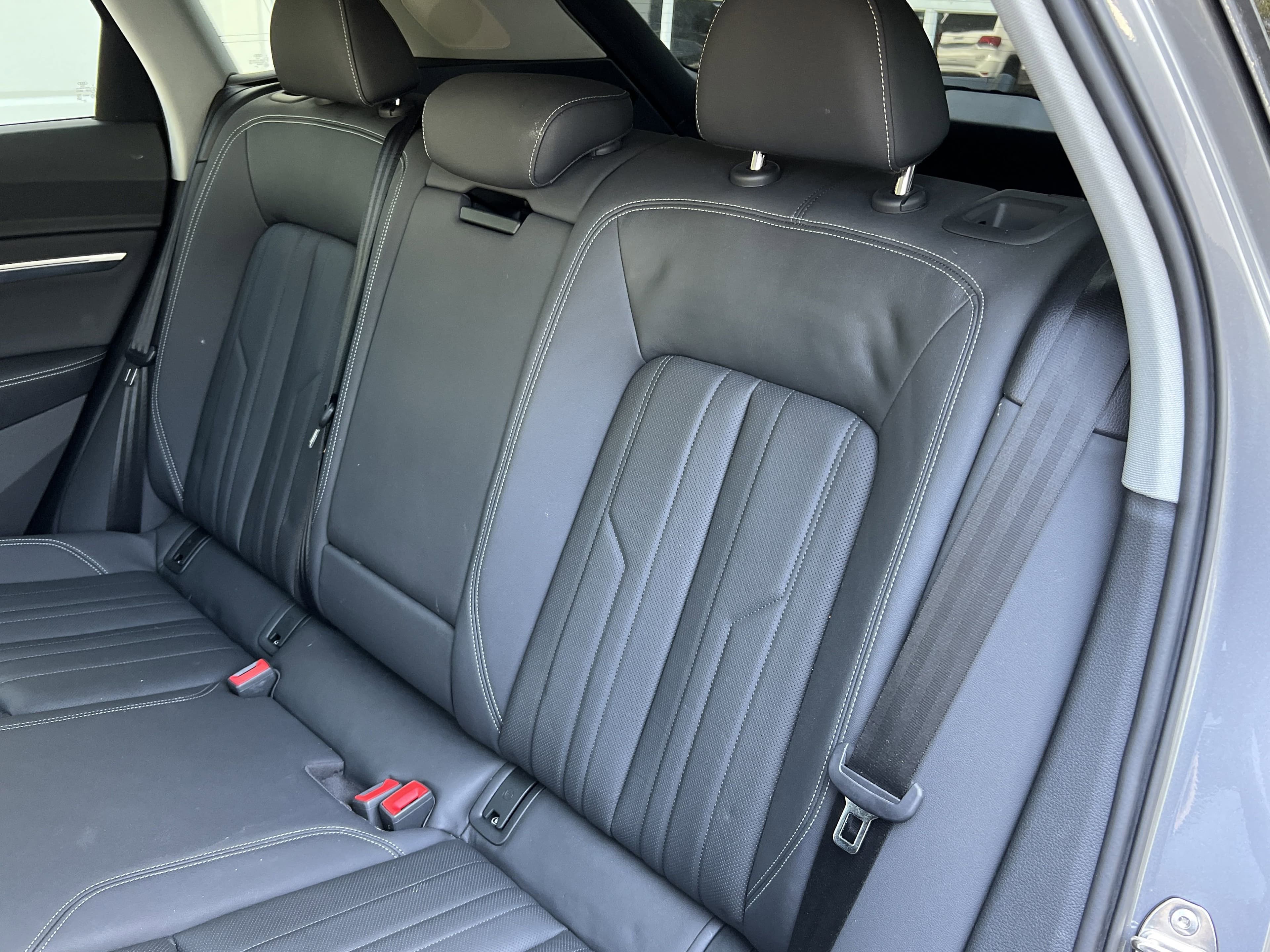 Vehicle photo 29