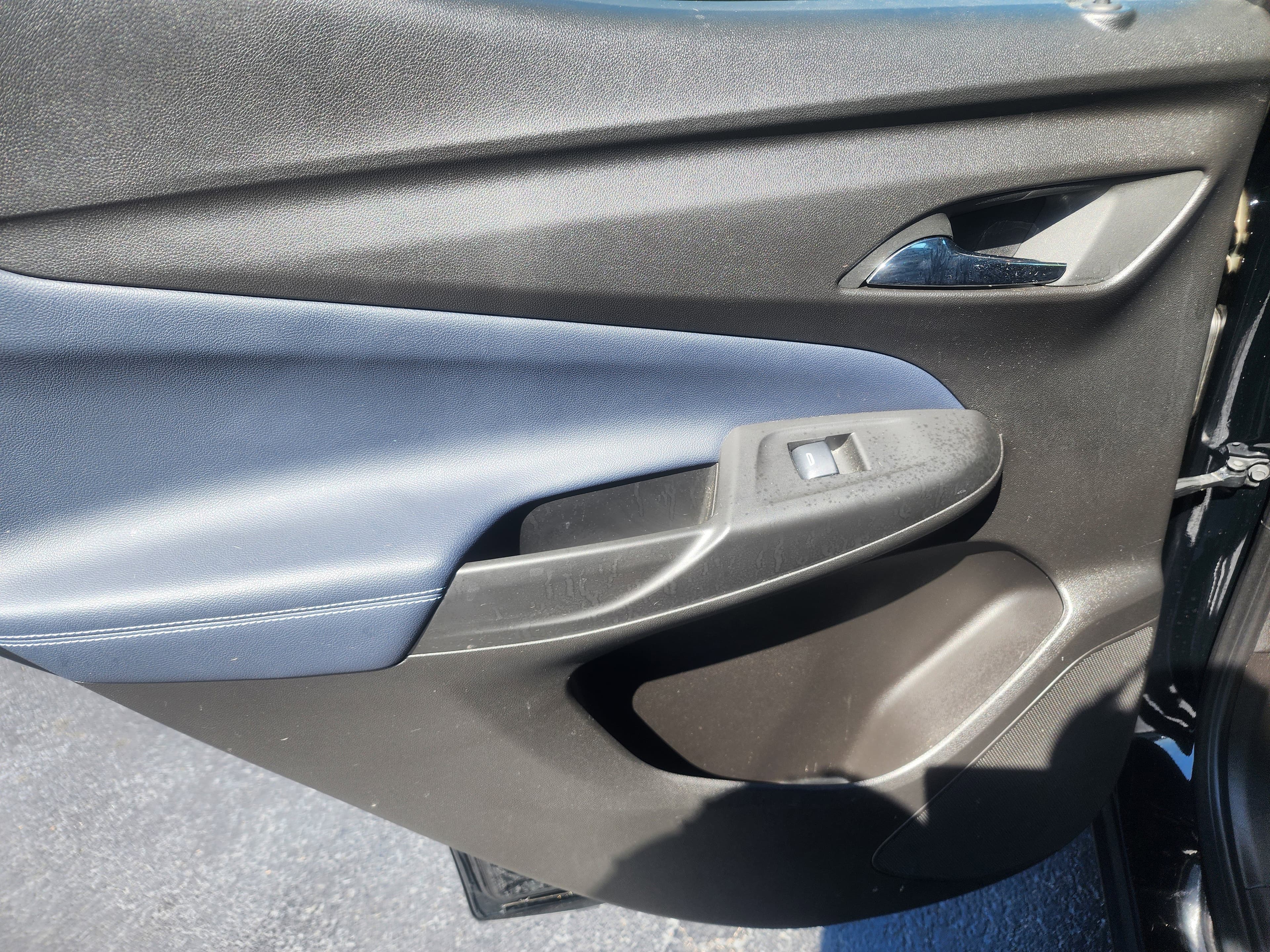 Vehicle photo 14