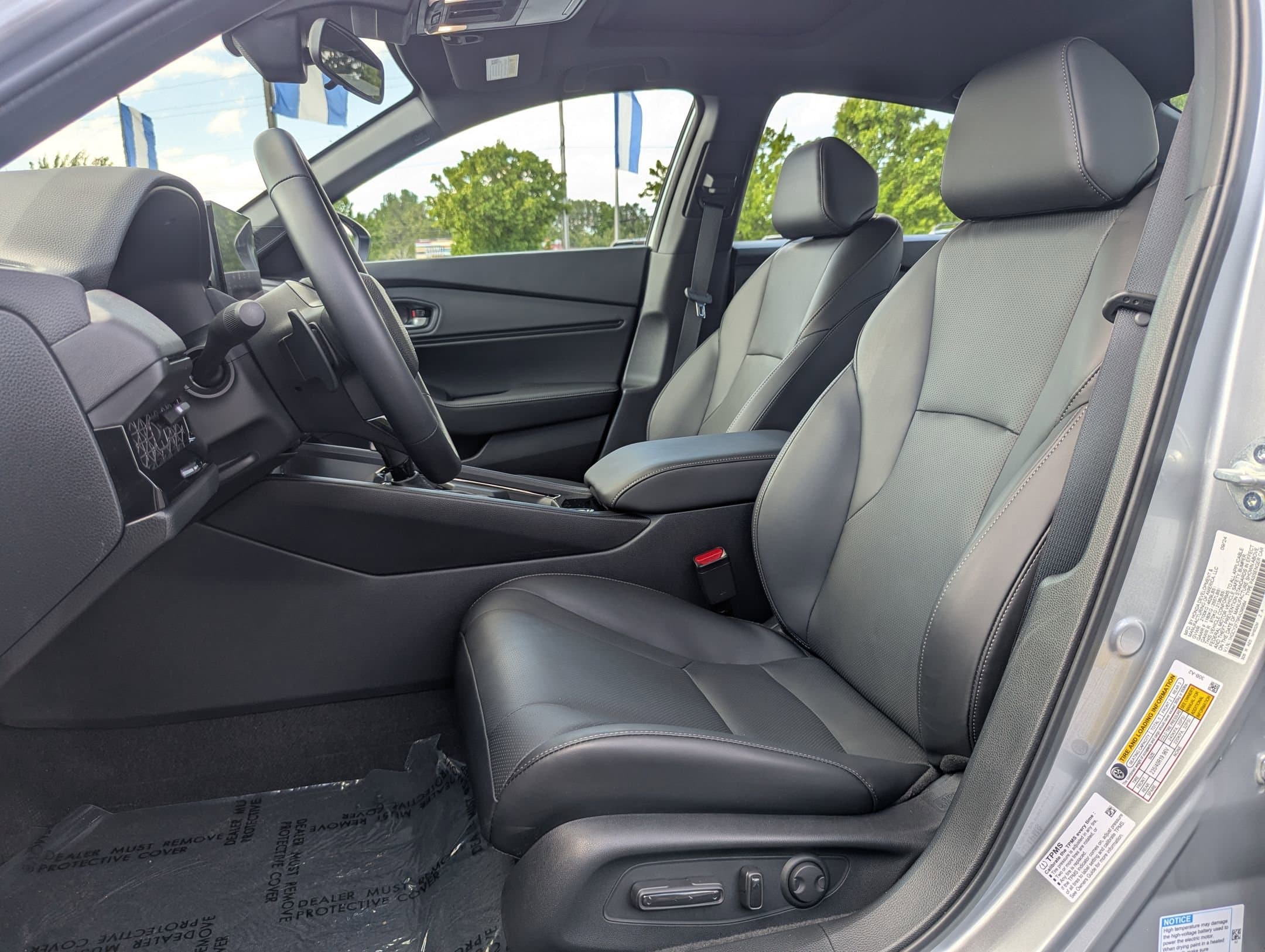 Vehicle photo 15
