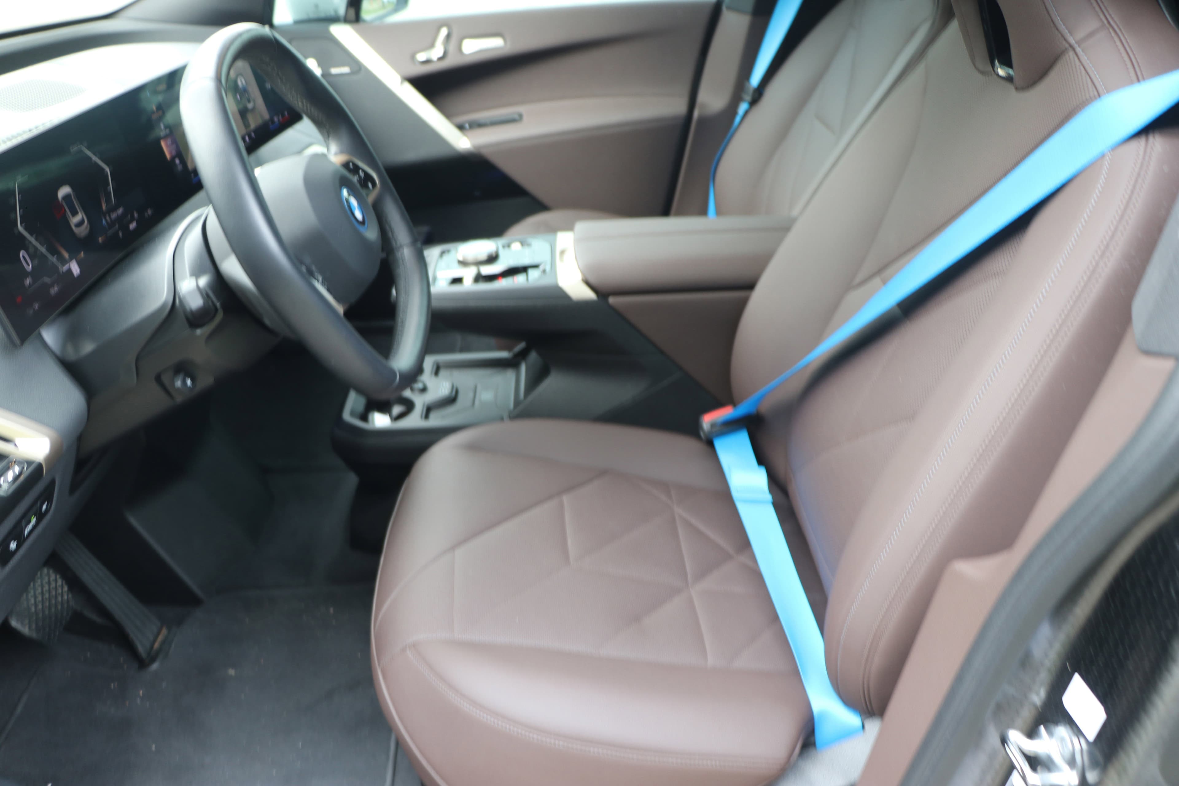 Vehicle photo 13